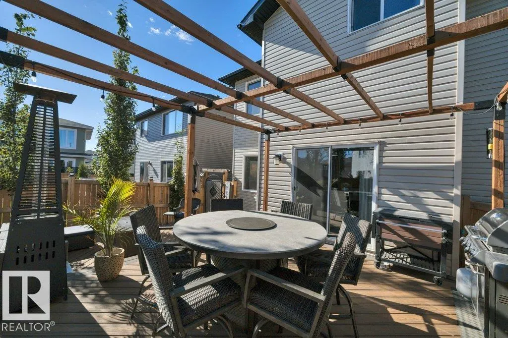 477 ROBERTS Crescent