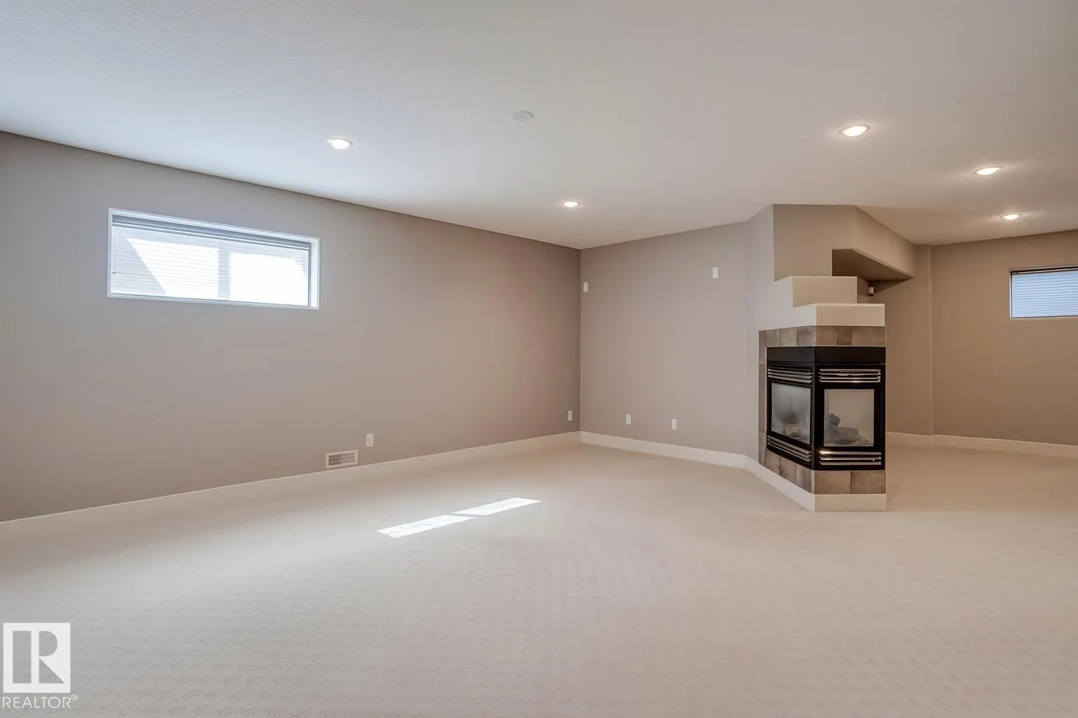 1832 BOWMAN Point(e)