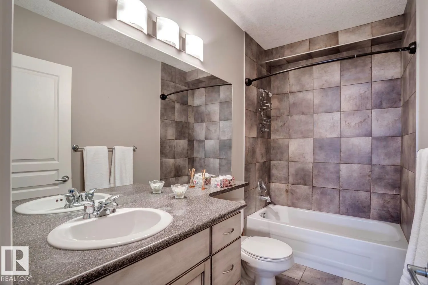 1832 BOWMAN Point(e)