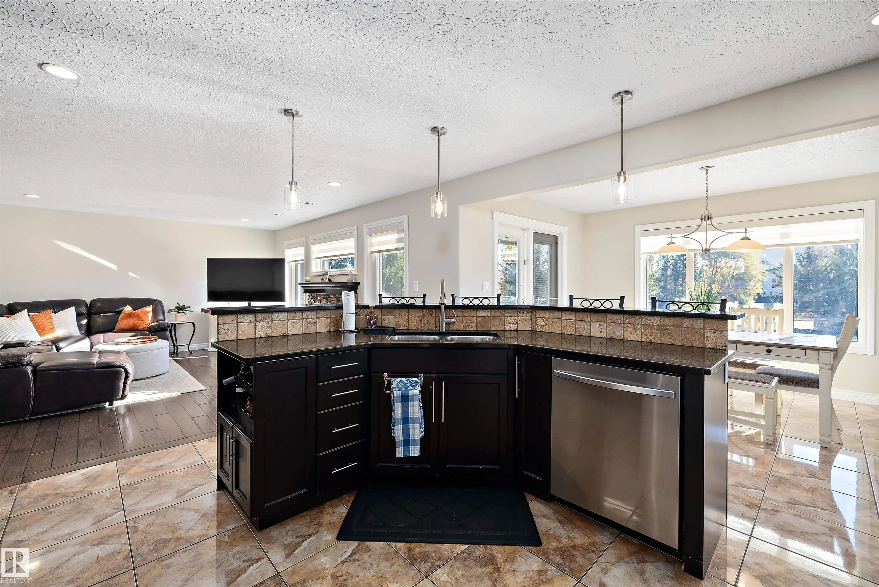 231 GREENFIELD Way