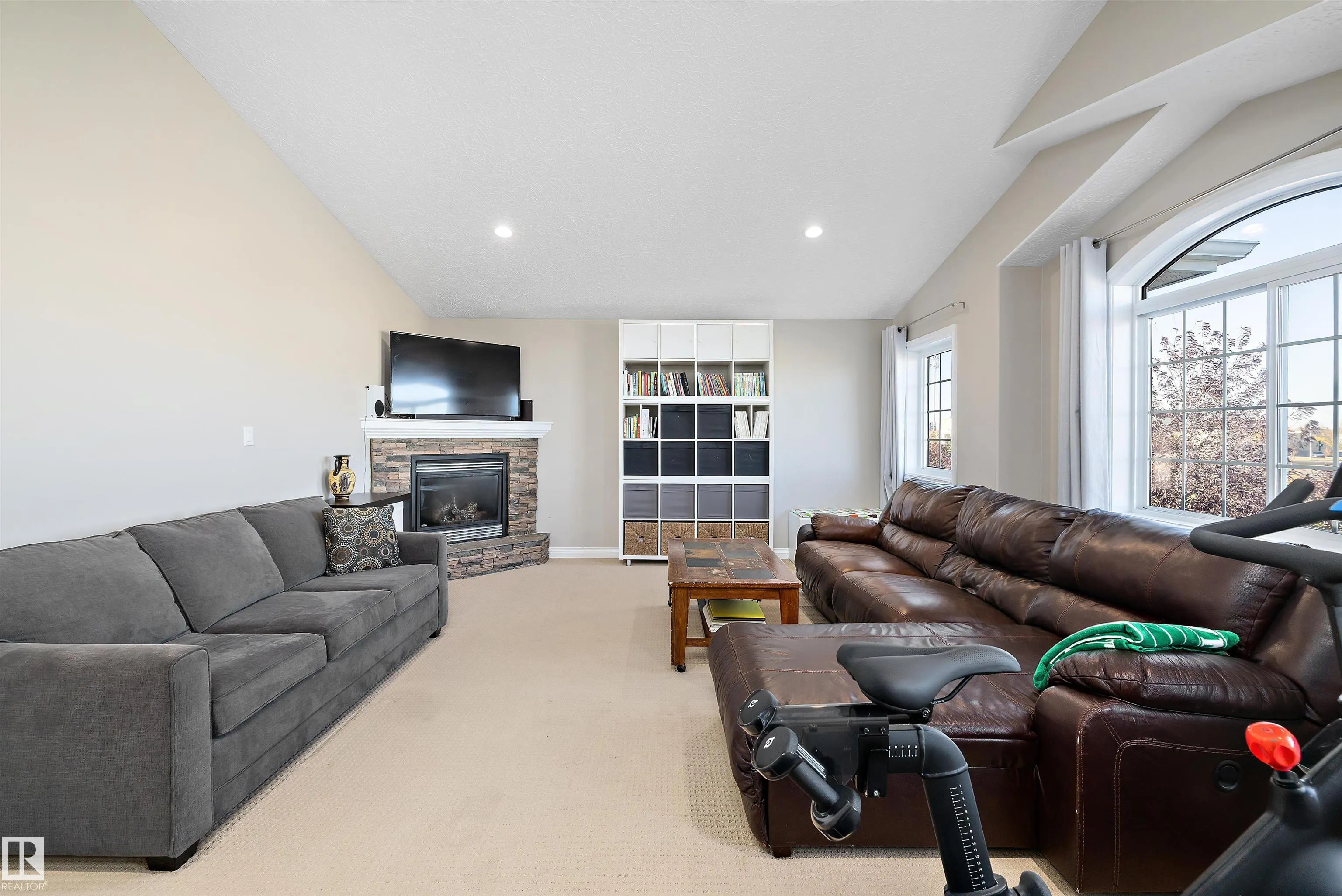 231 GREENFIELD Way