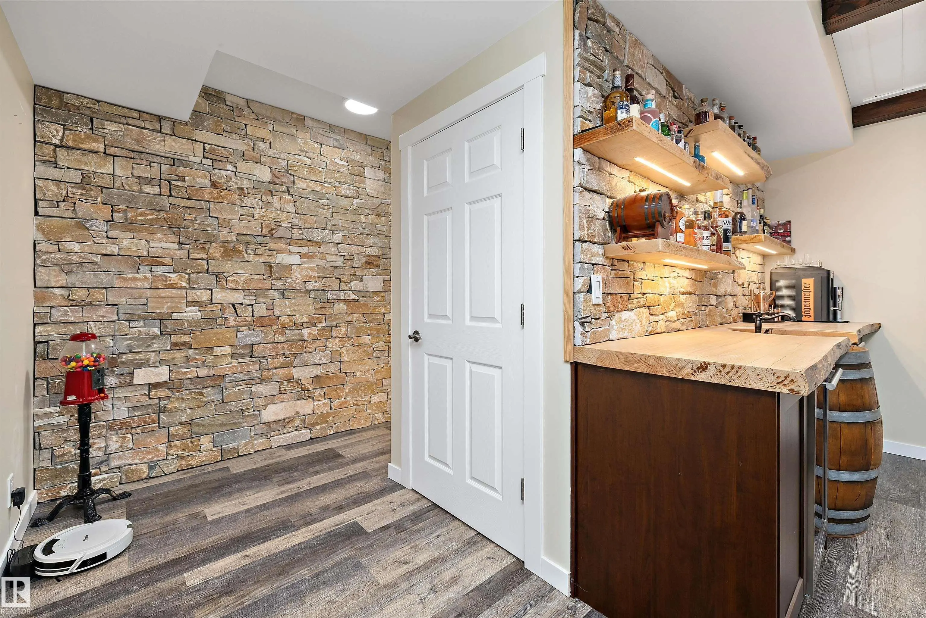 231 GREENFIELD Way