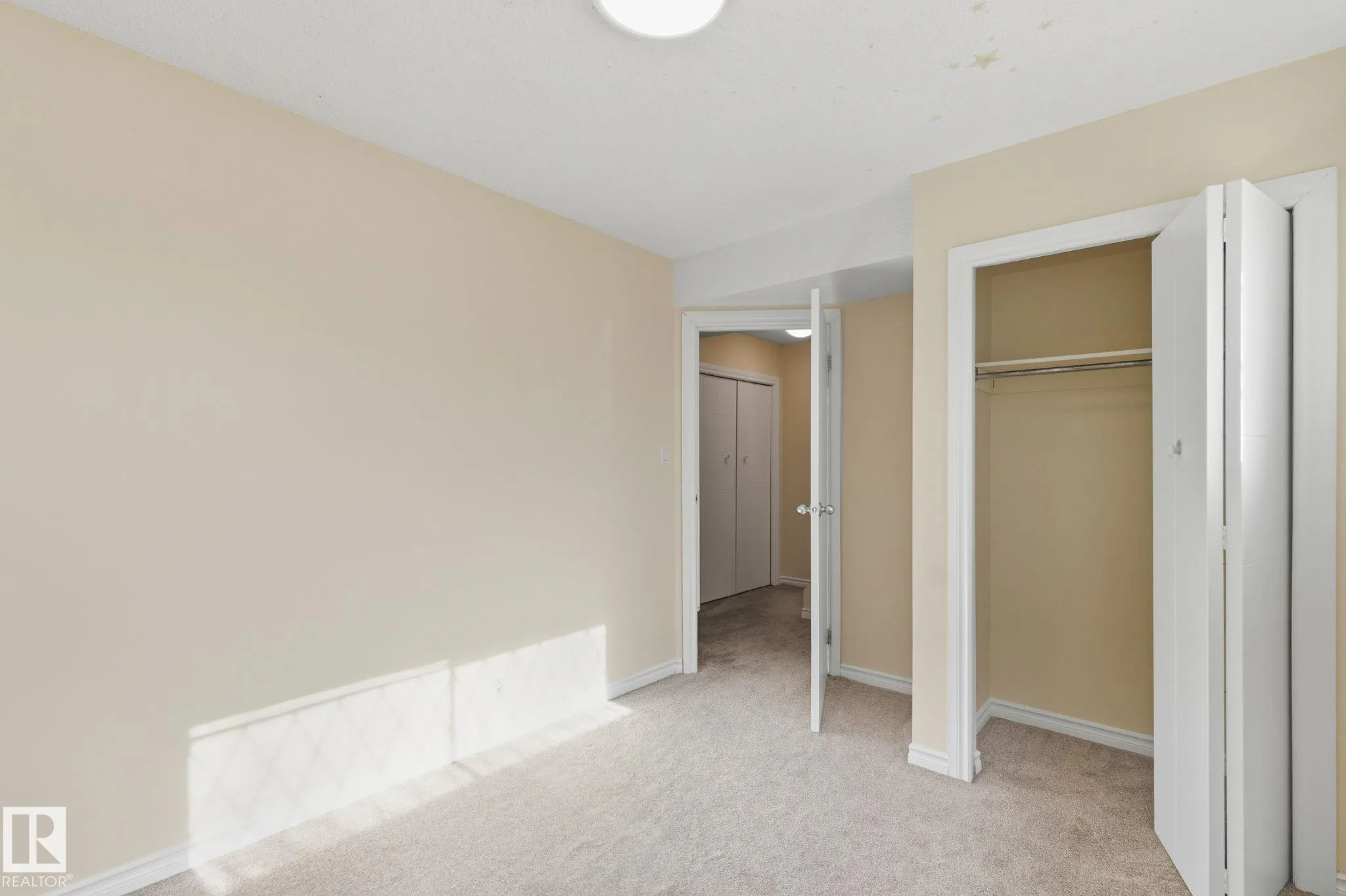 9508 9510 128 Avenue