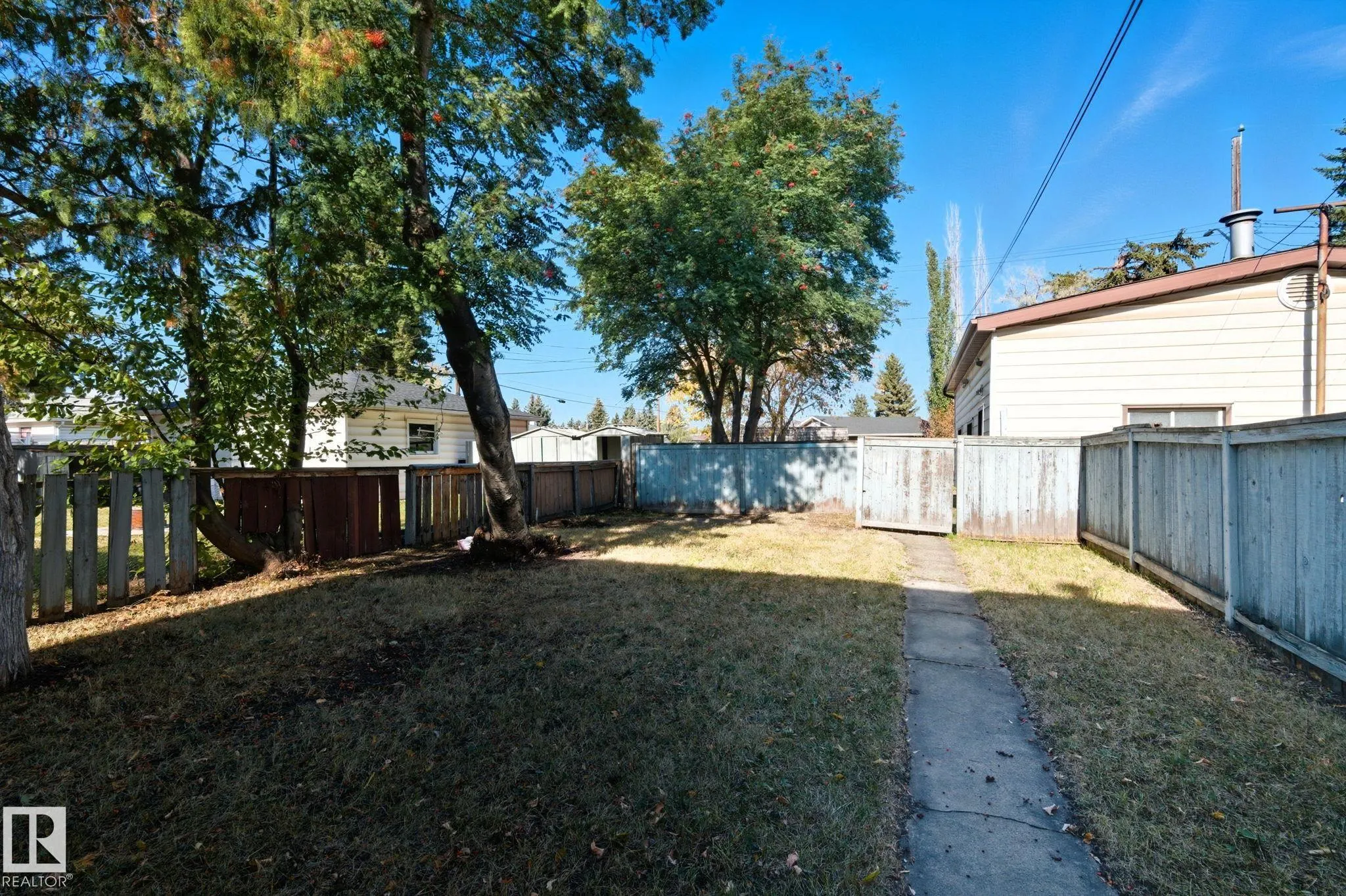 9508 9510 128 Avenue