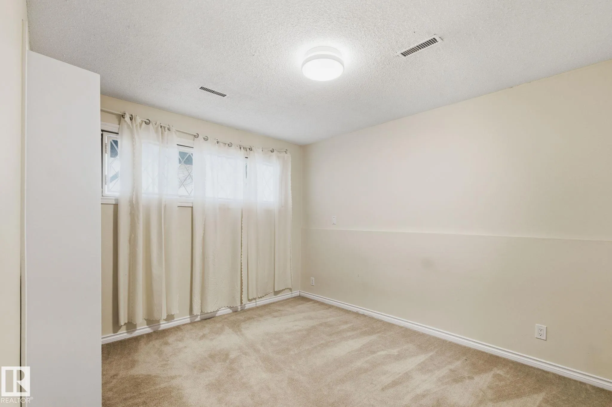 9508 9510 128 Avenue