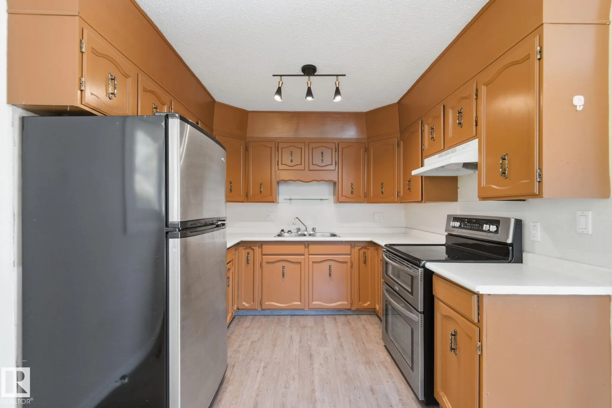 9508 9510 128 Avenue