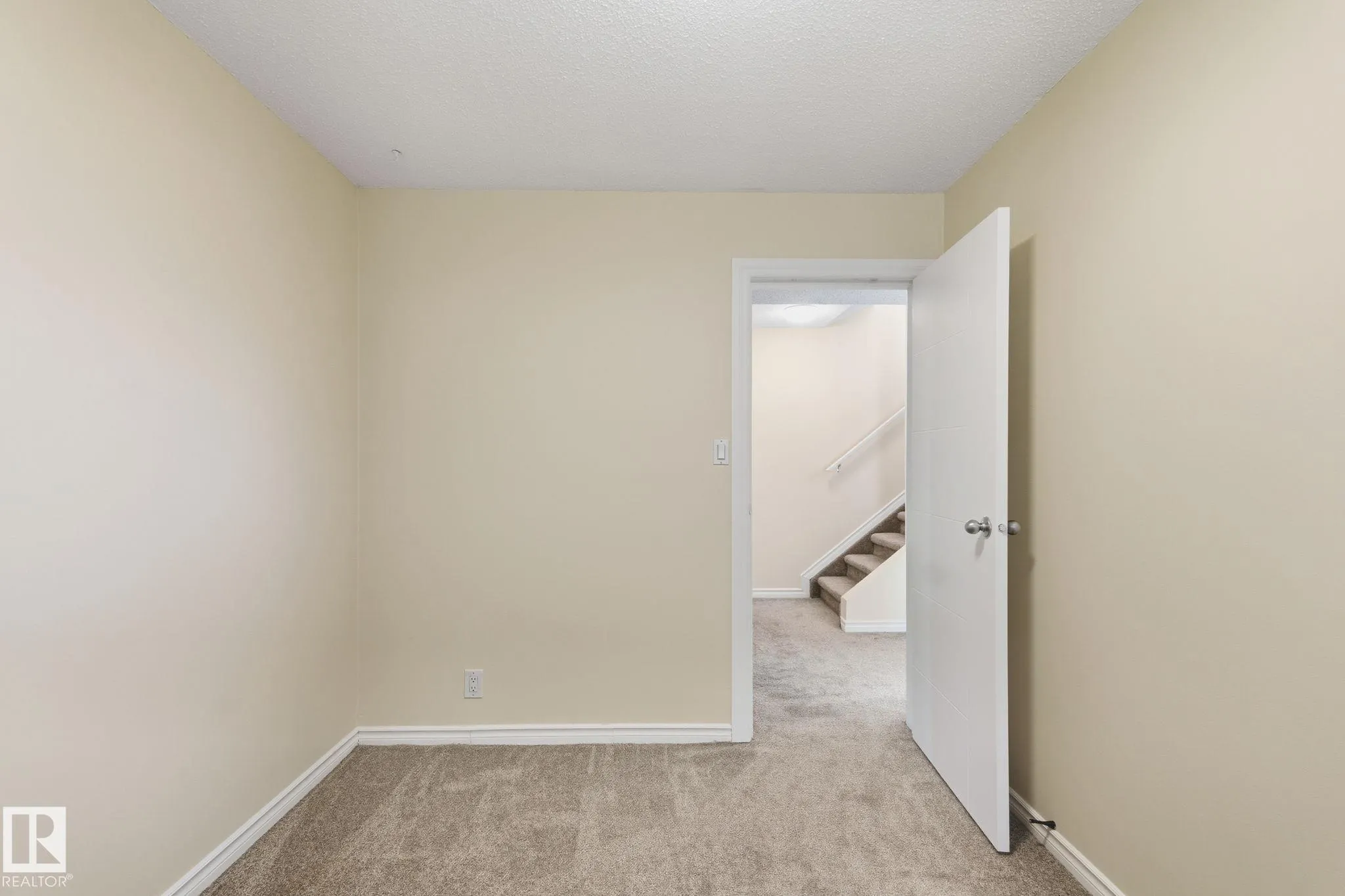 9508 9510 128 Avenue