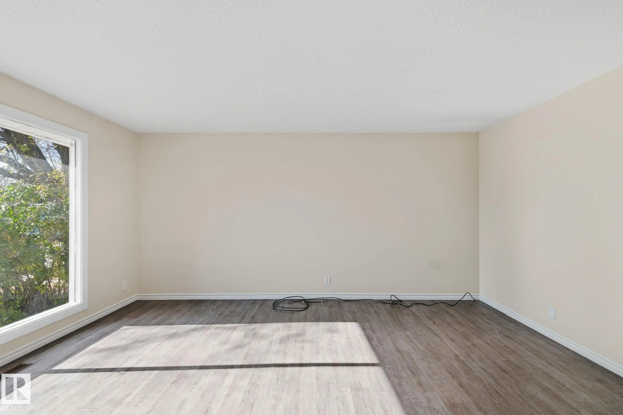 9508 9510 128 Avenue
