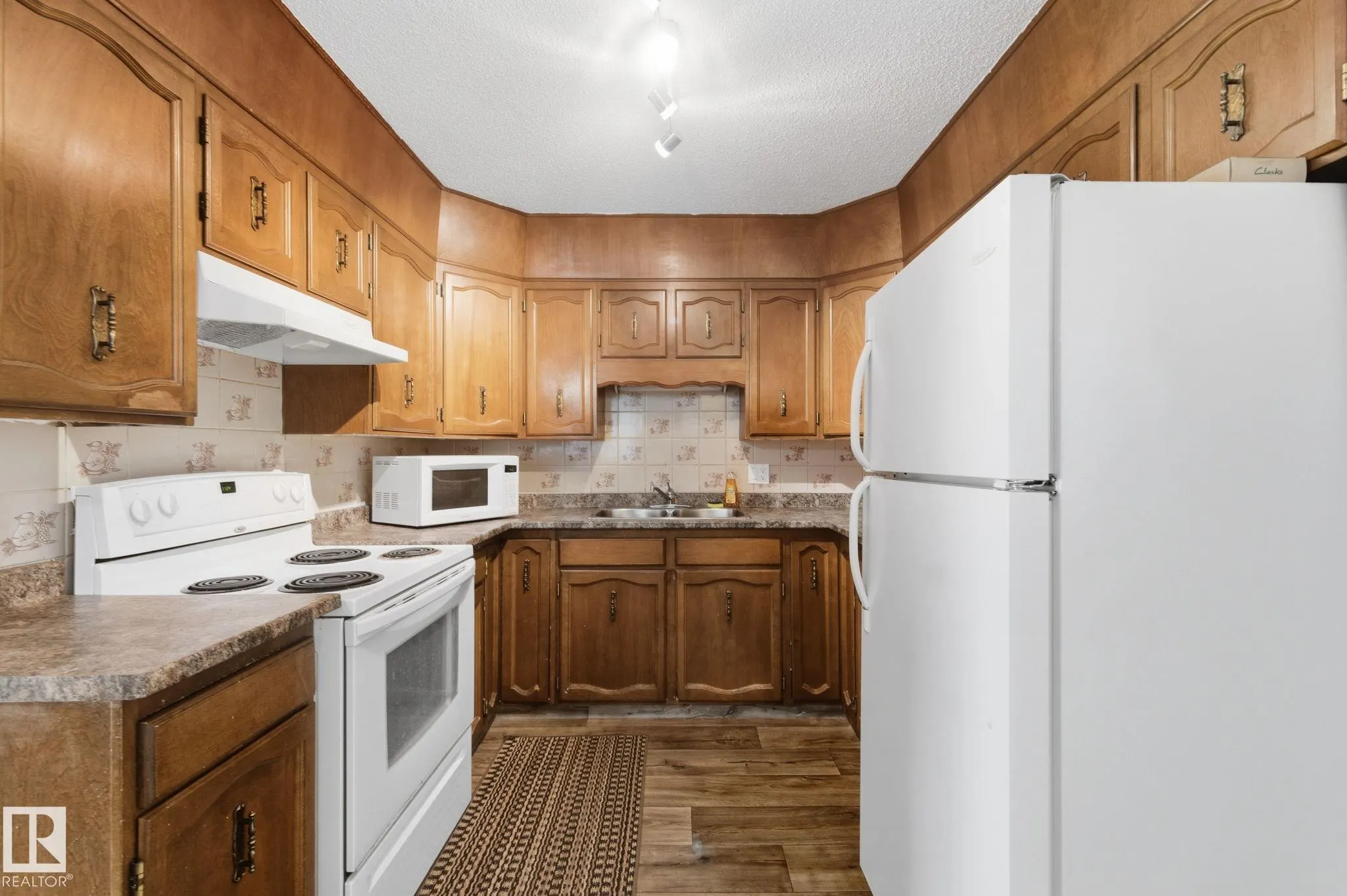 9508 9510 128 Avenue