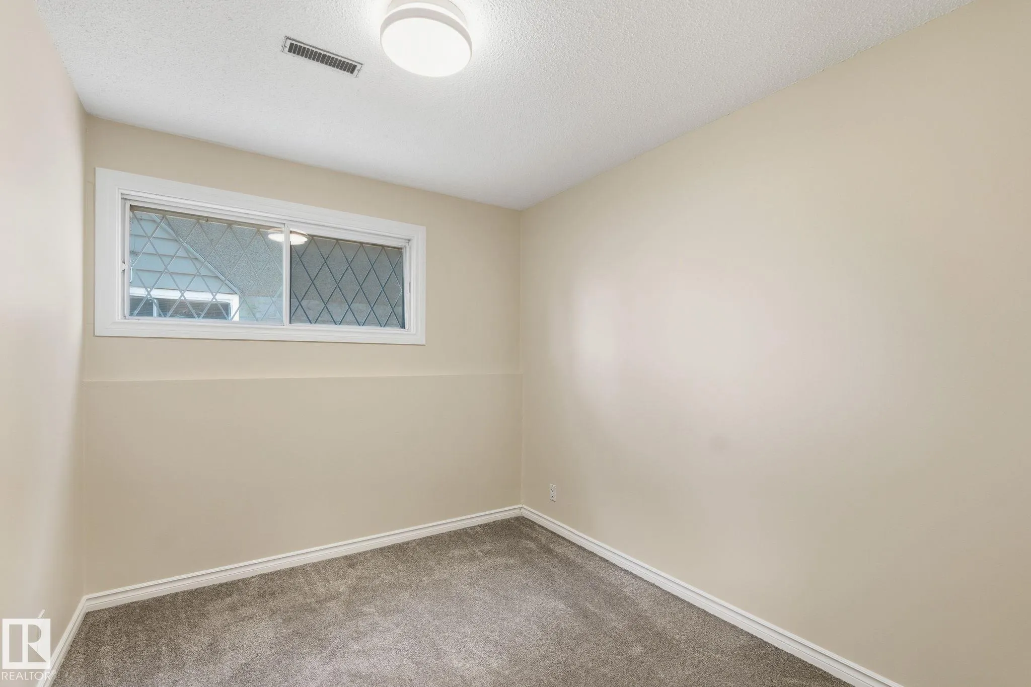 9508 9510 128 Avenue