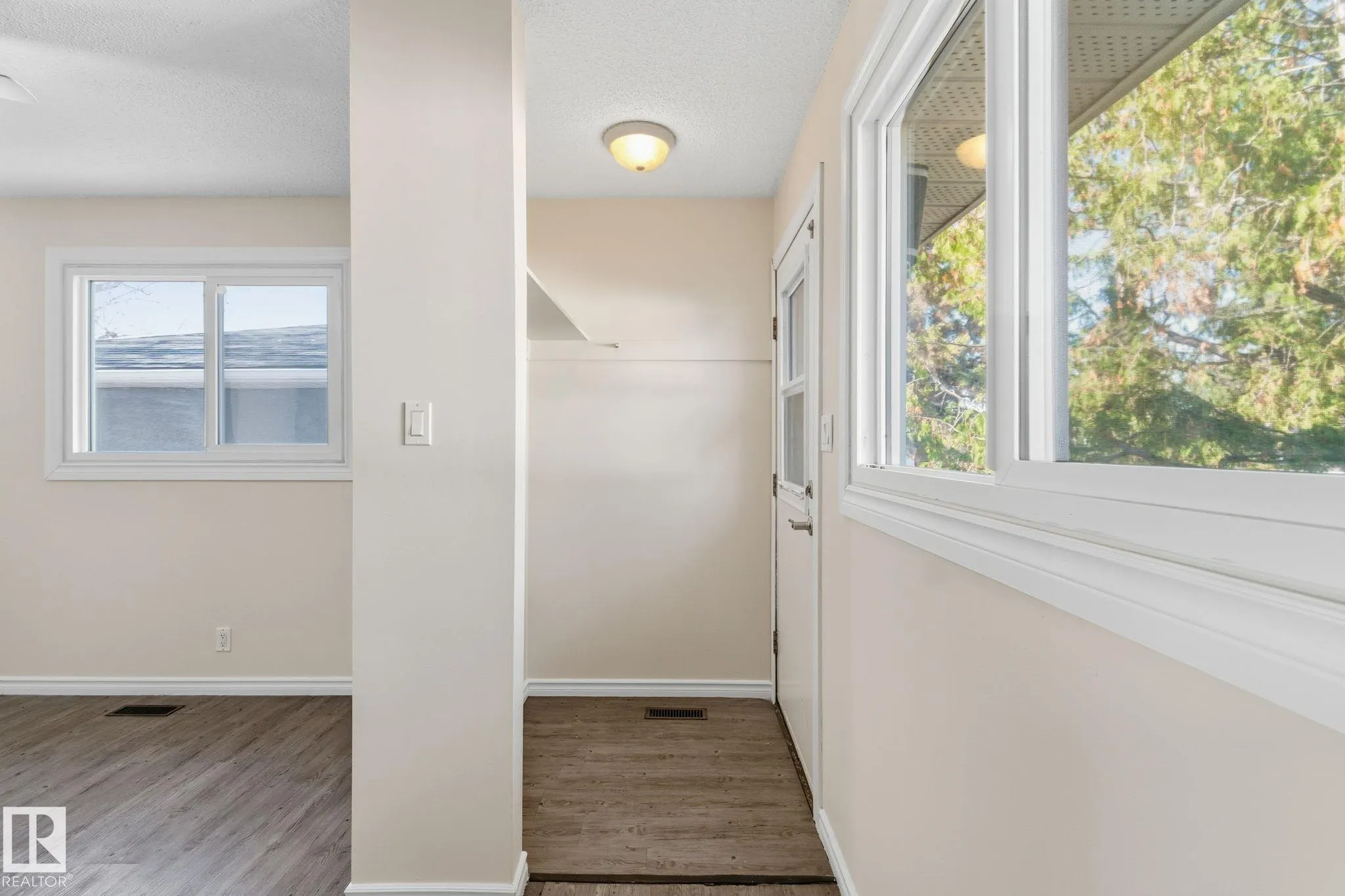 9508 9510 128 Avenue
