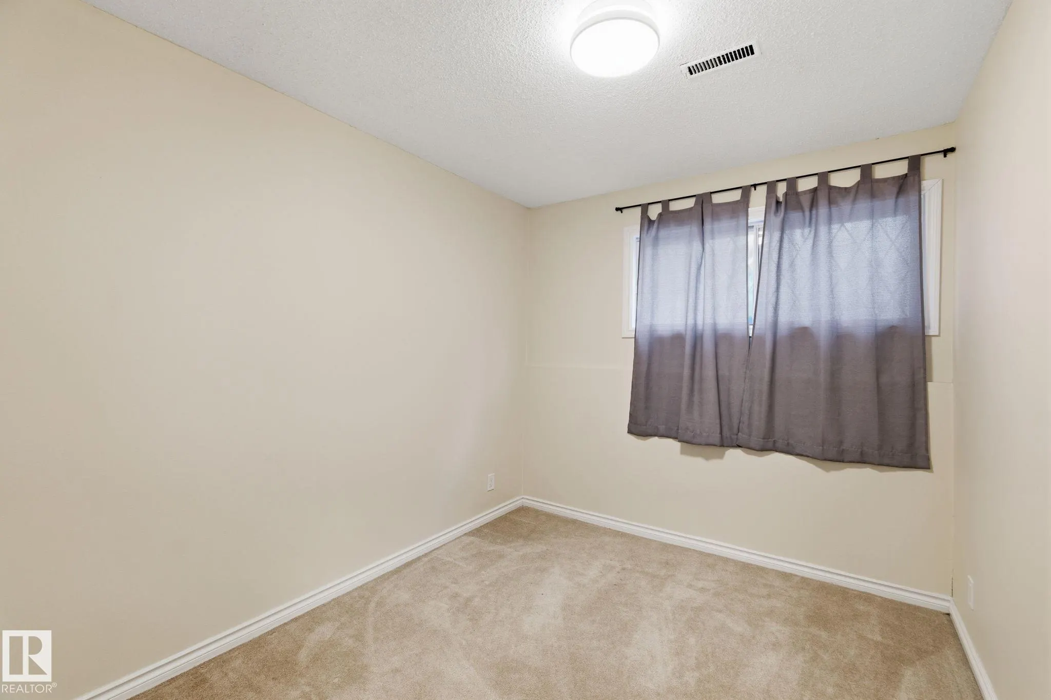 9508 9510 128 Avenue