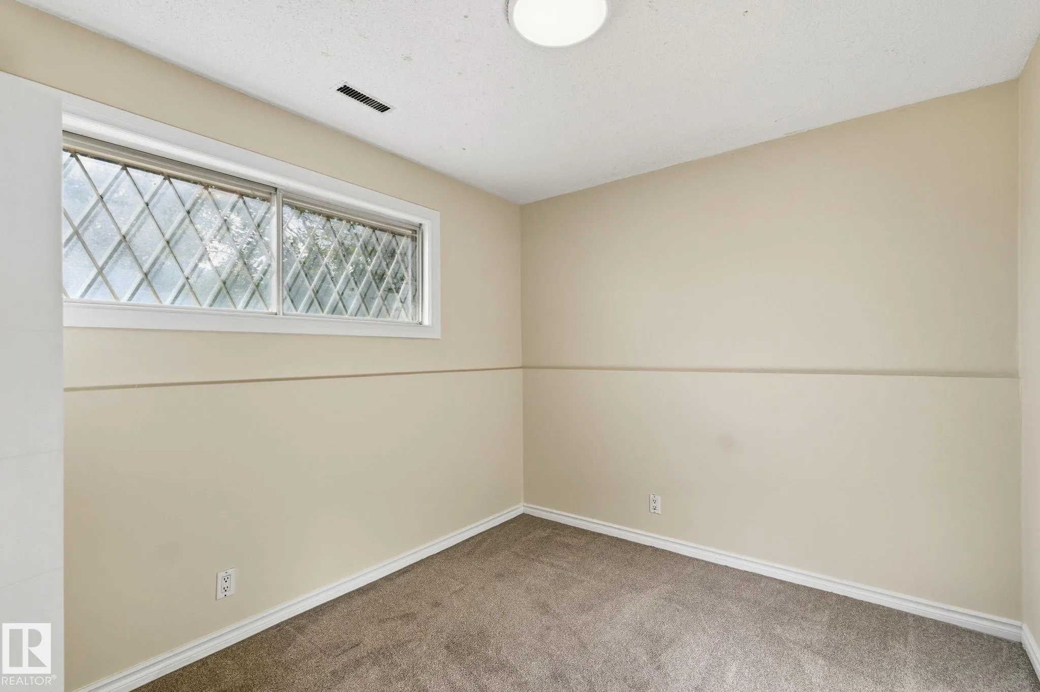 9508 9510 128 Avenue