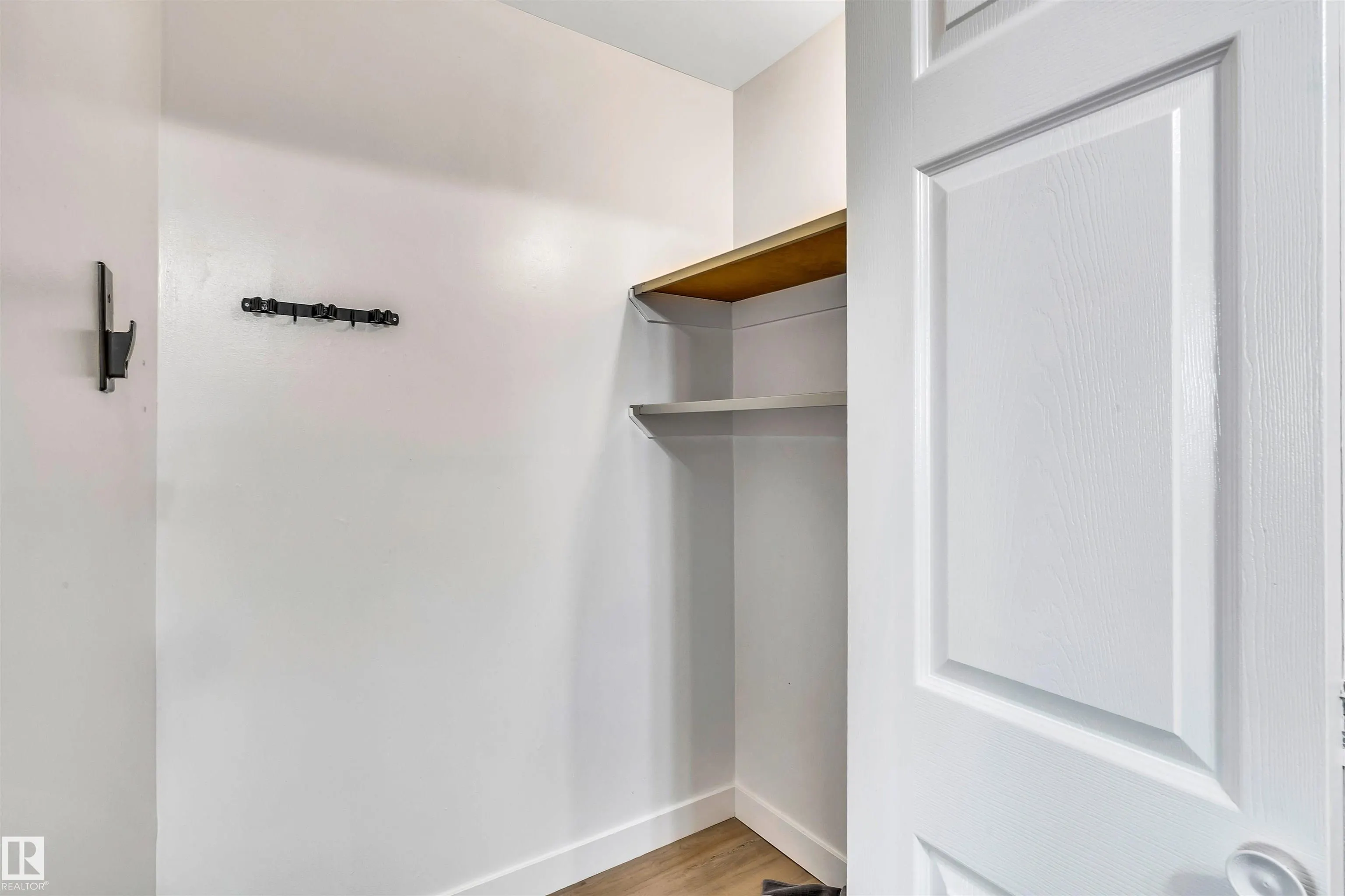5011 TUDOR Glen