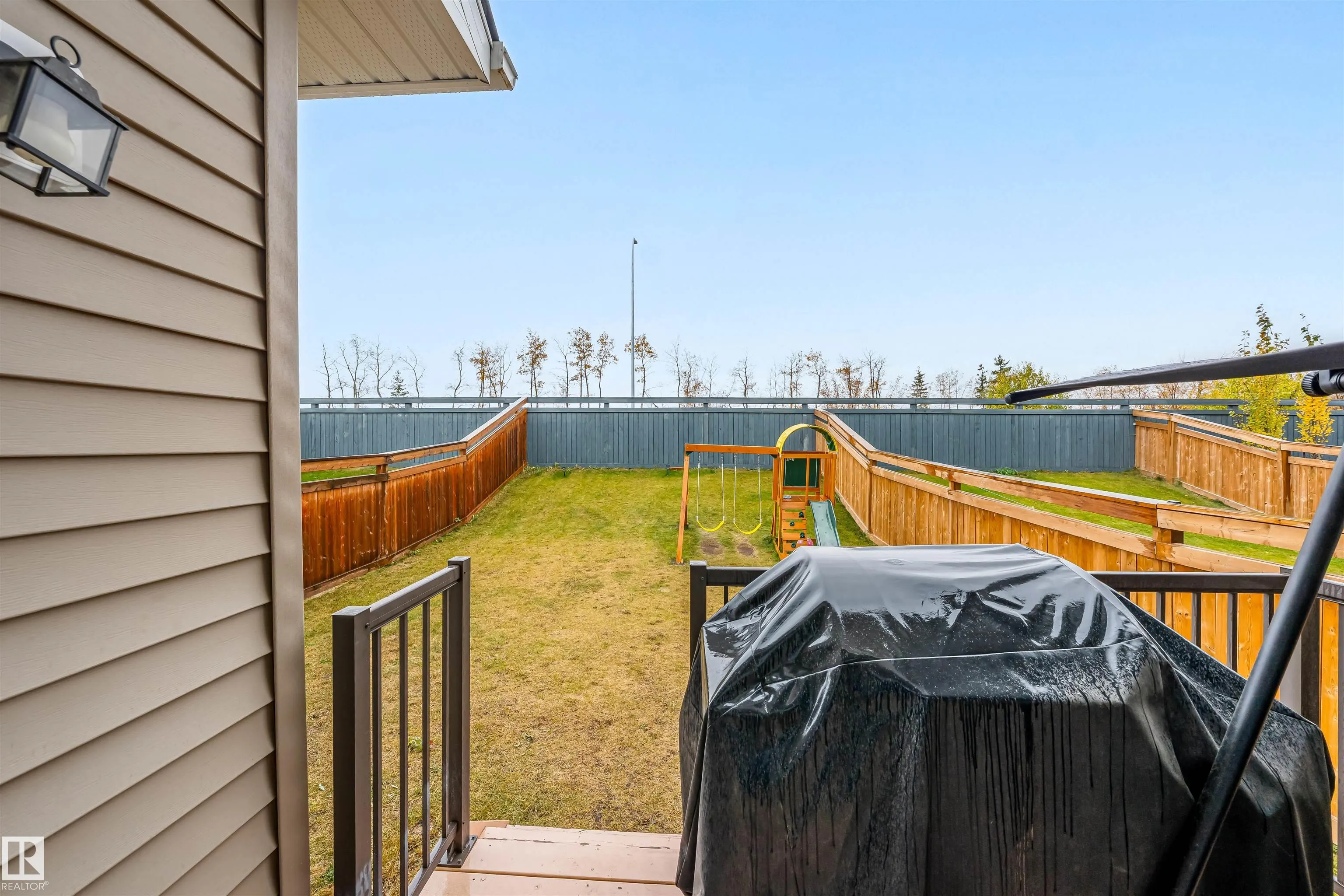 1024 DANIELS LOOP