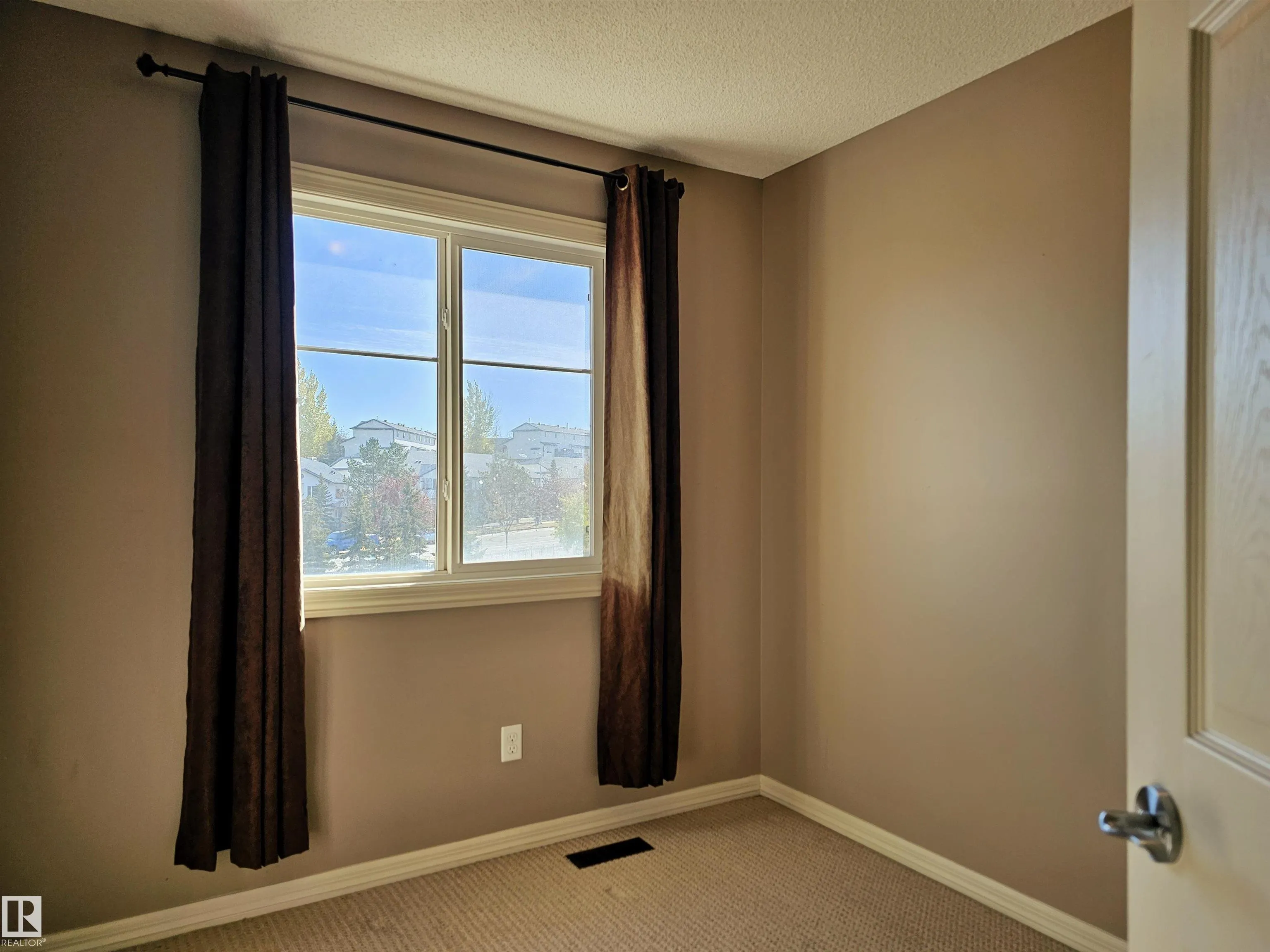 1404 HERMITAGE Road