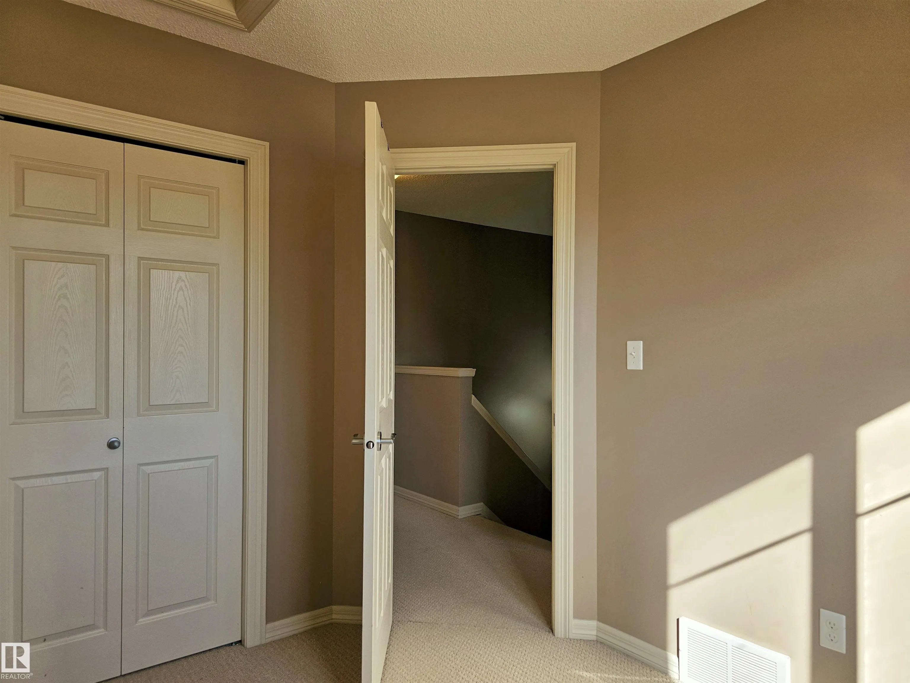 1404 HERMITAGE Road