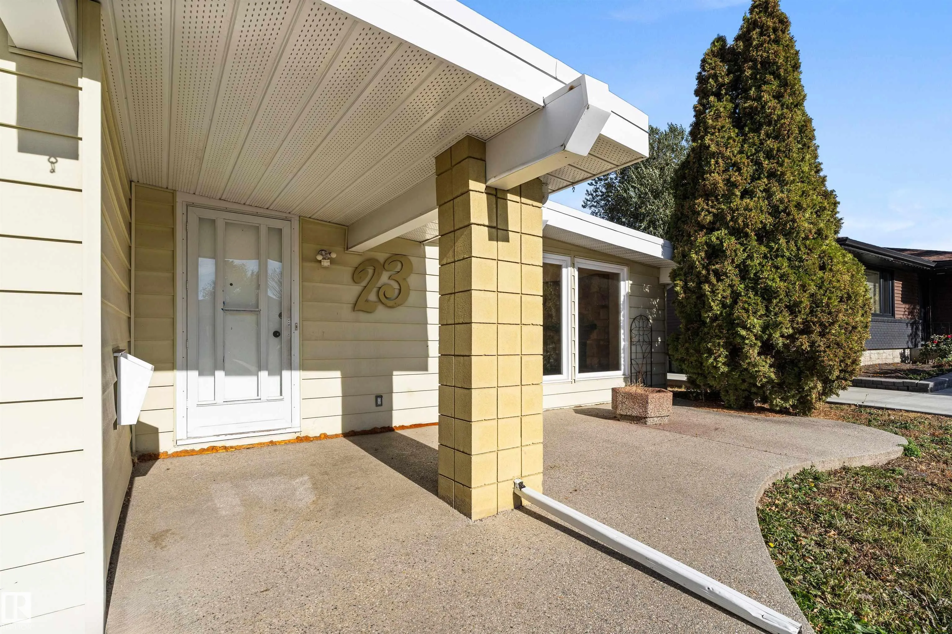 23 GILLINGHAM Crescent