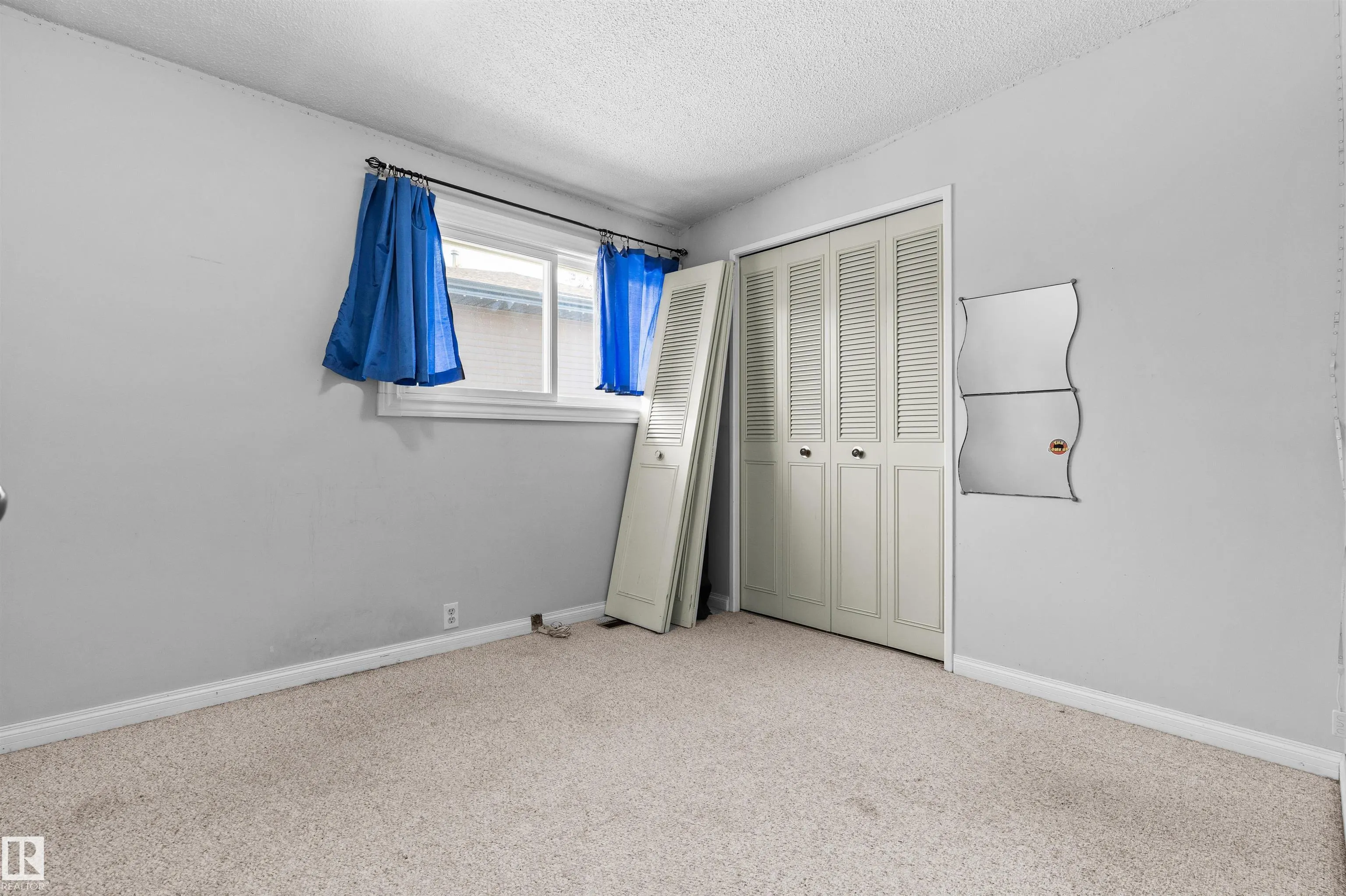23 GILLINGHAM Crescent