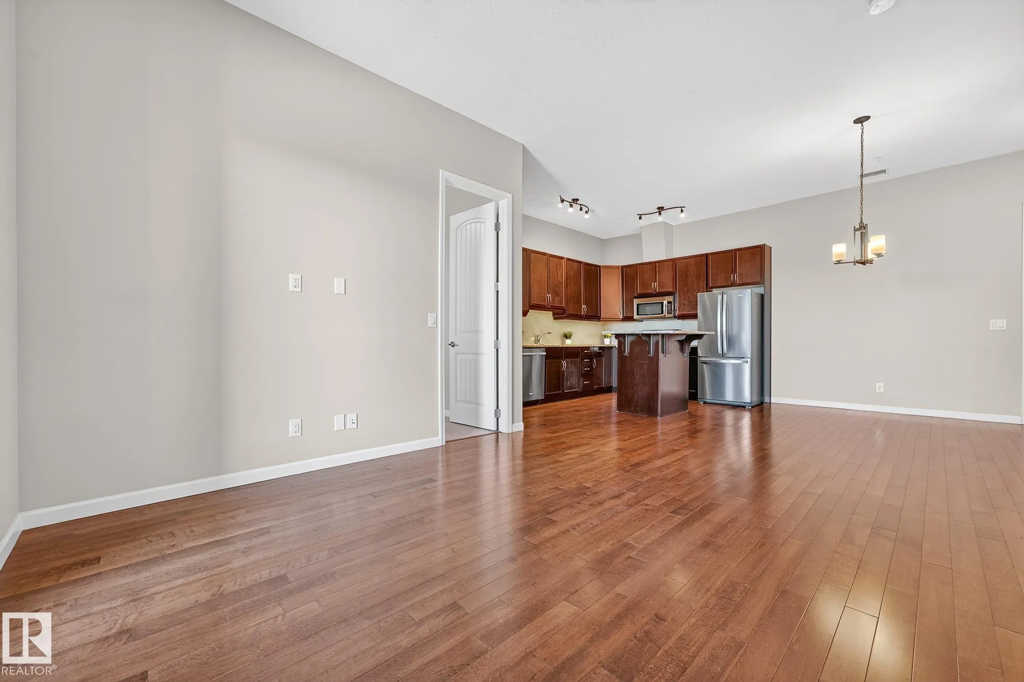 6083 MAYNARD Way