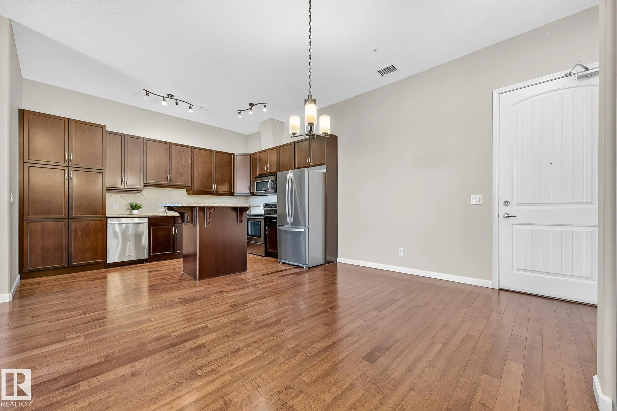 6083 MAYNARD Way
