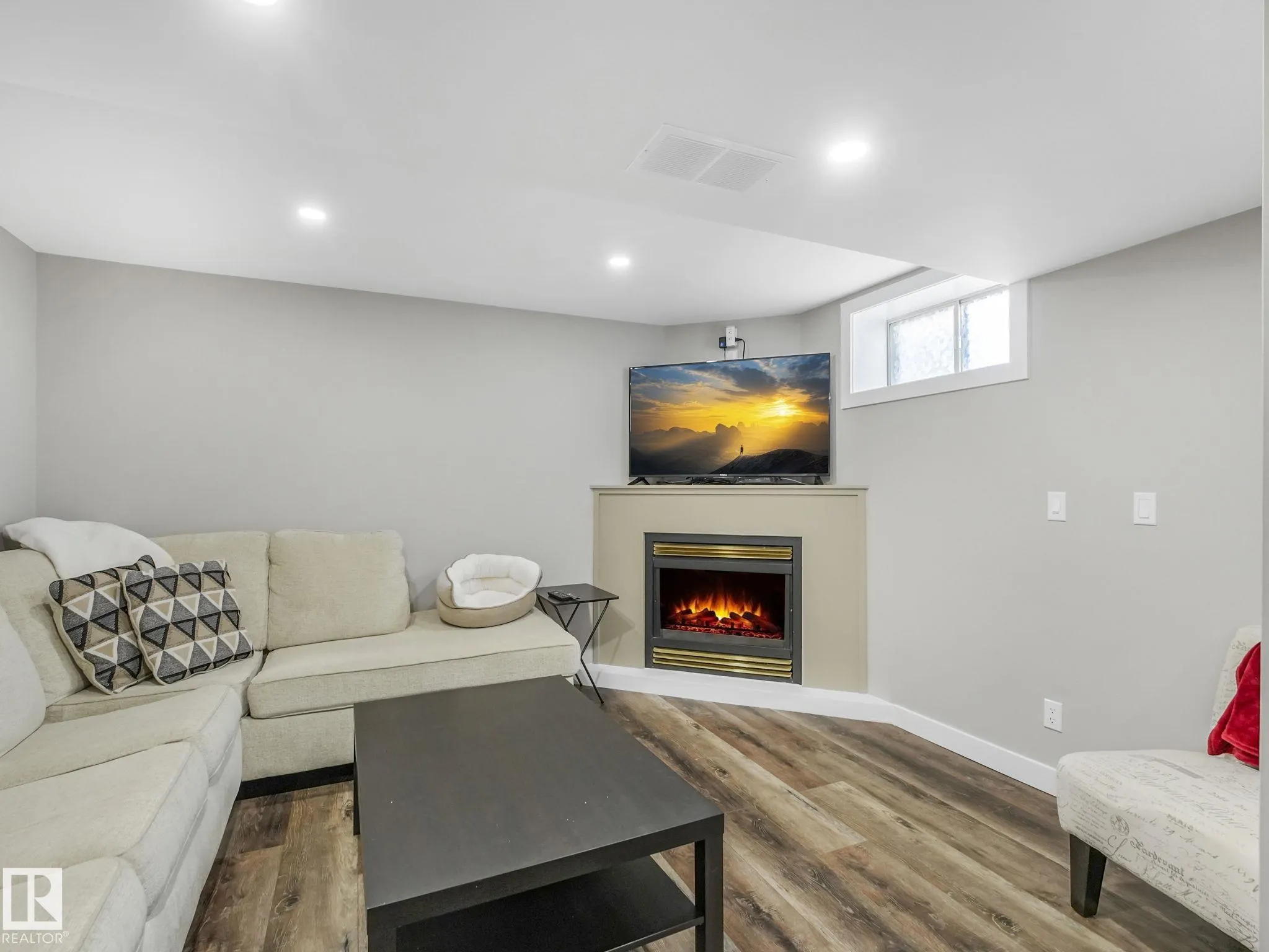 15 RITCHIE Way