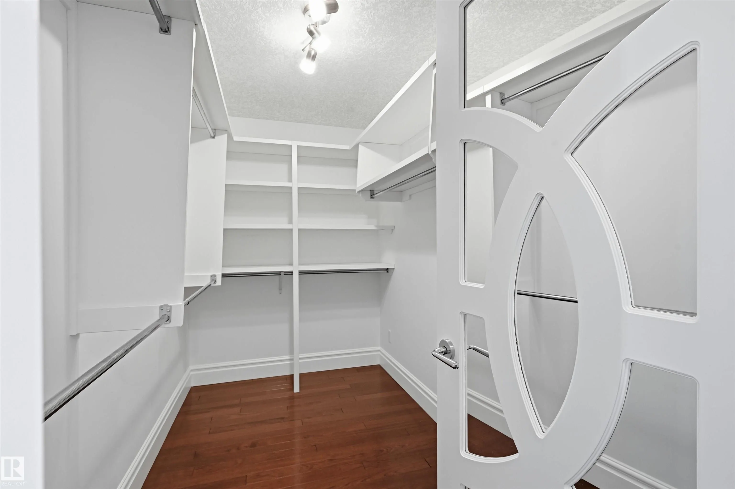 872 HOLLANDS Landing