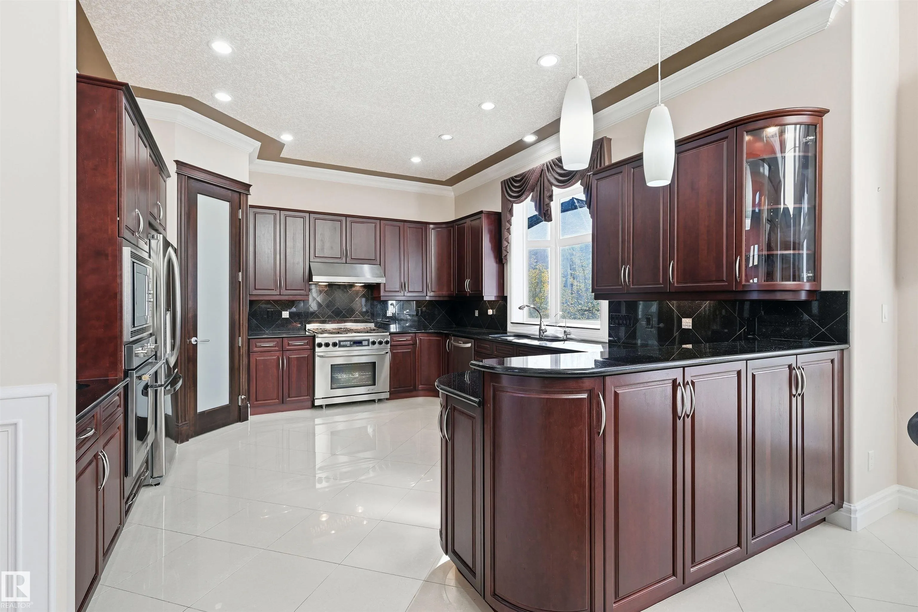 872 HOLLANDS Landing