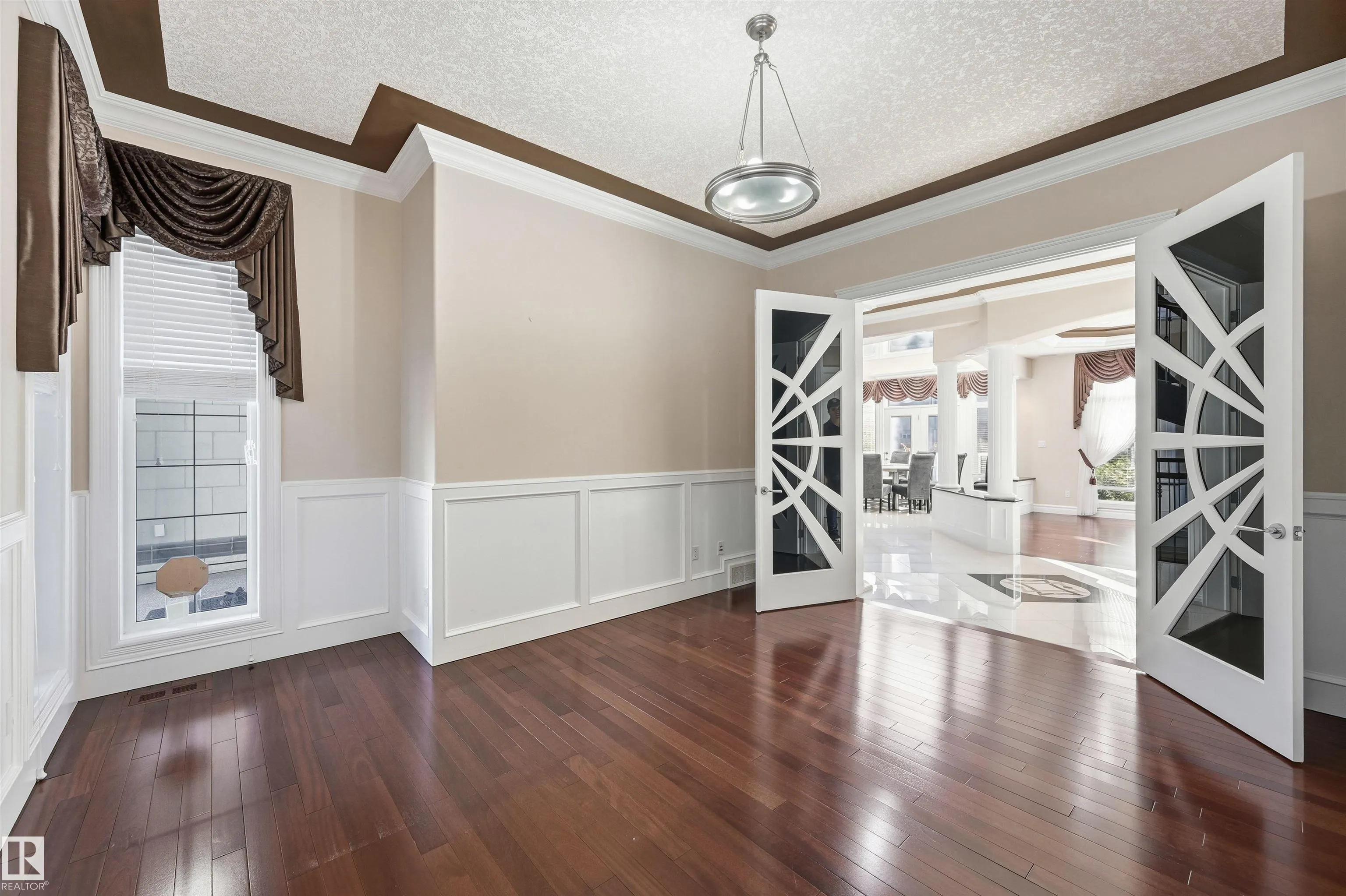 872 HOLLANDS Landing