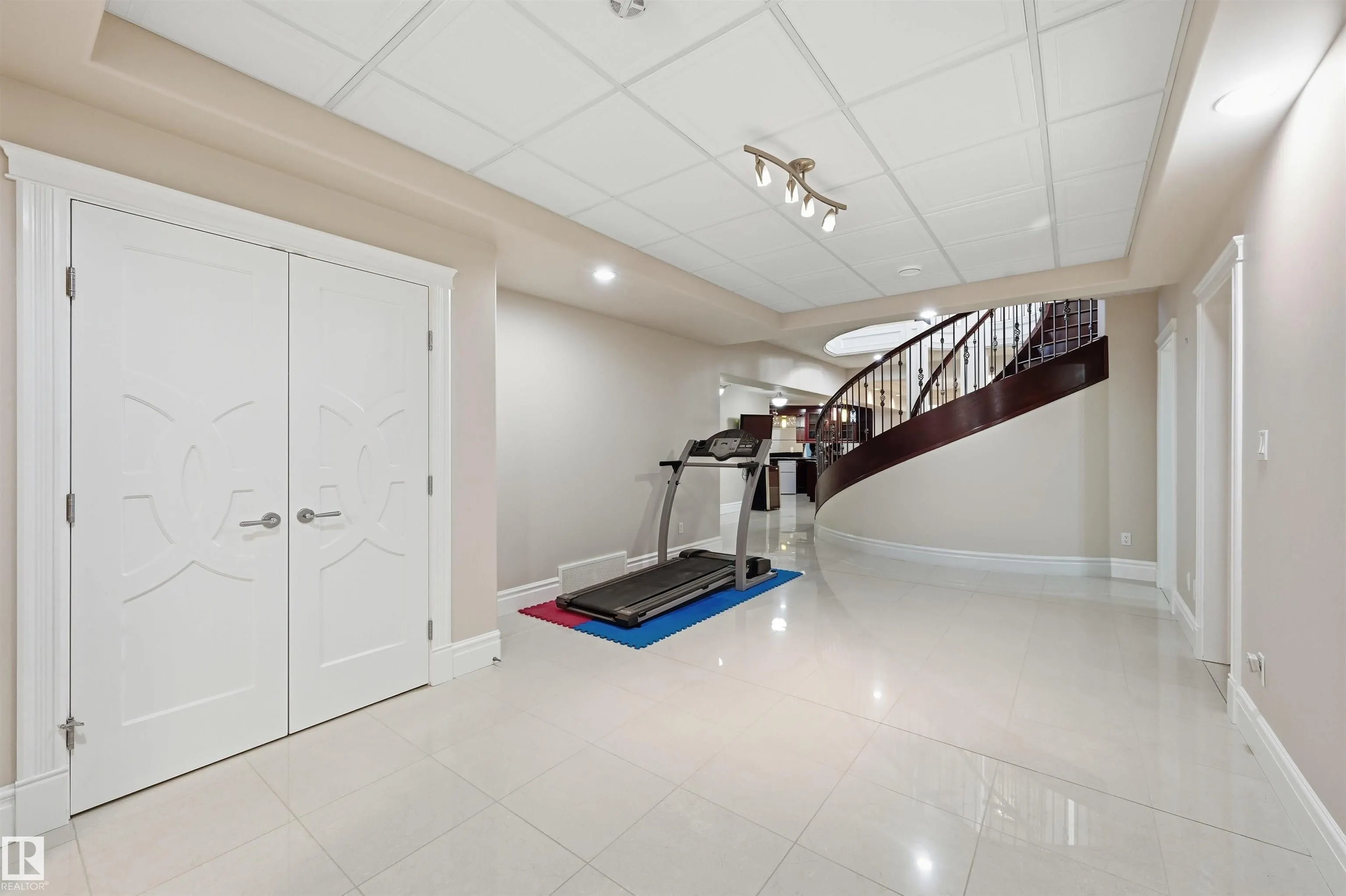 872 HOLLANDS Landing