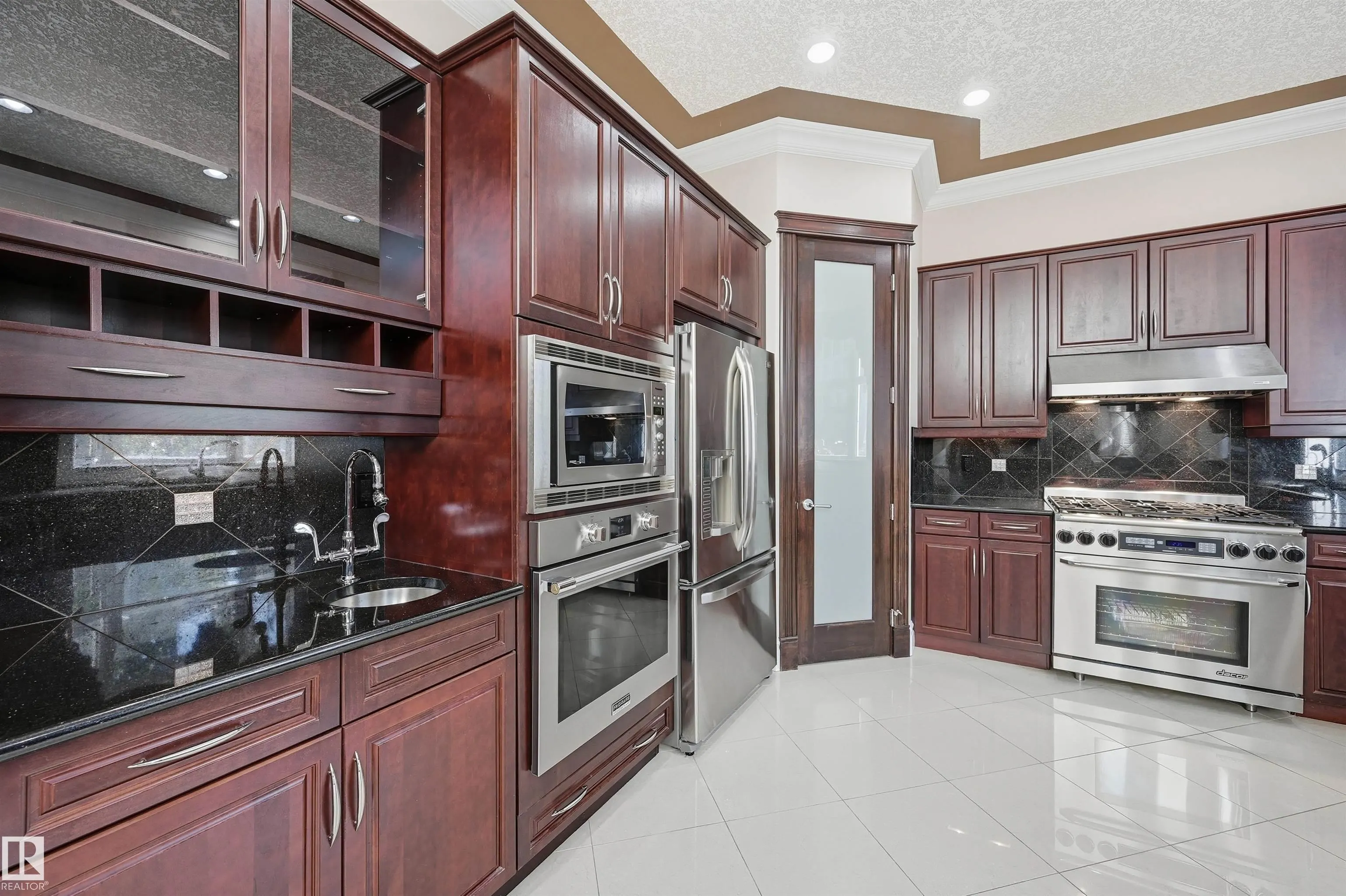 872 HOLLANDS Landing