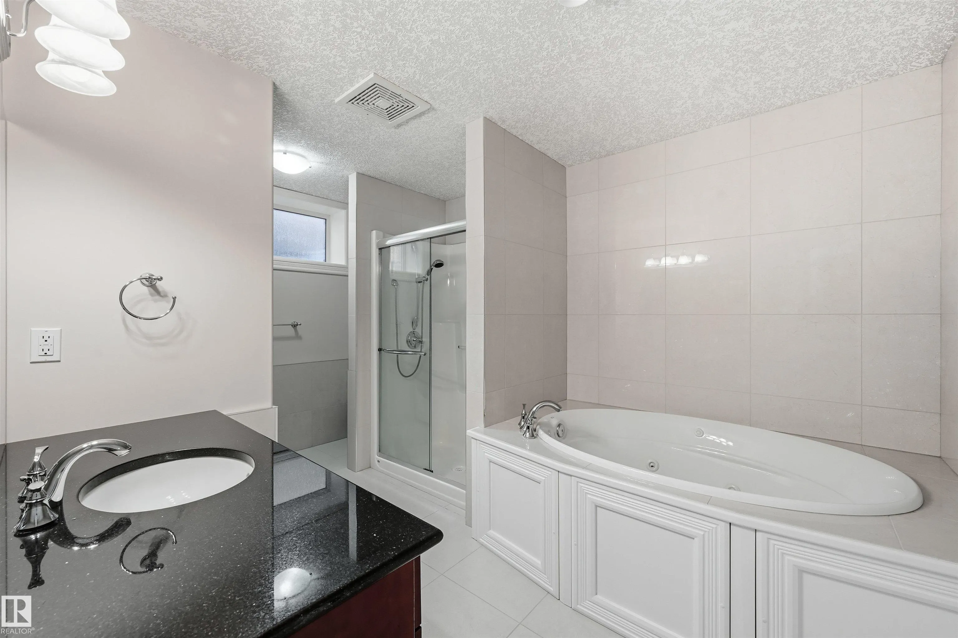872 HOLLANDS Landing