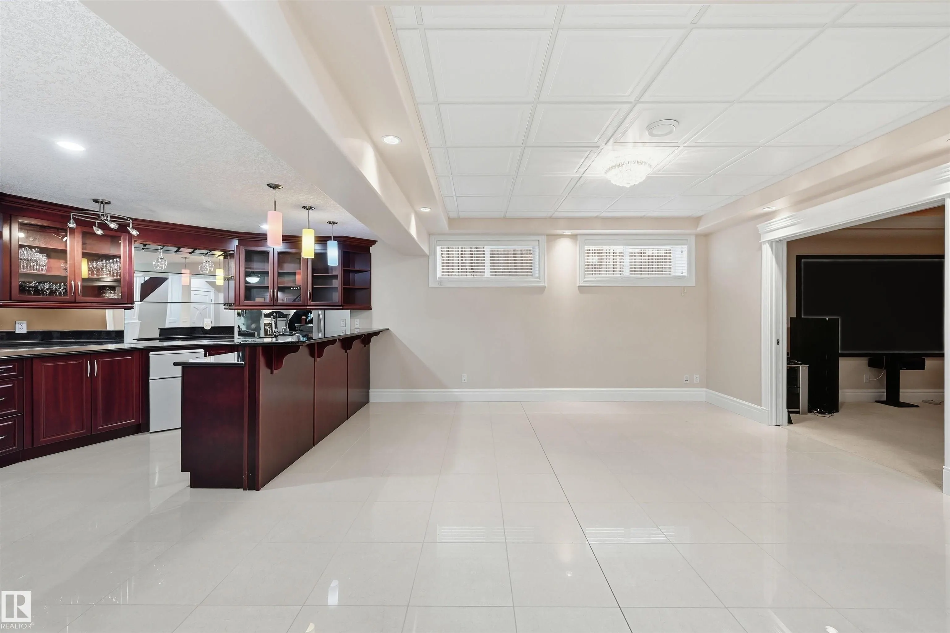 872 HOLLANDS Landing