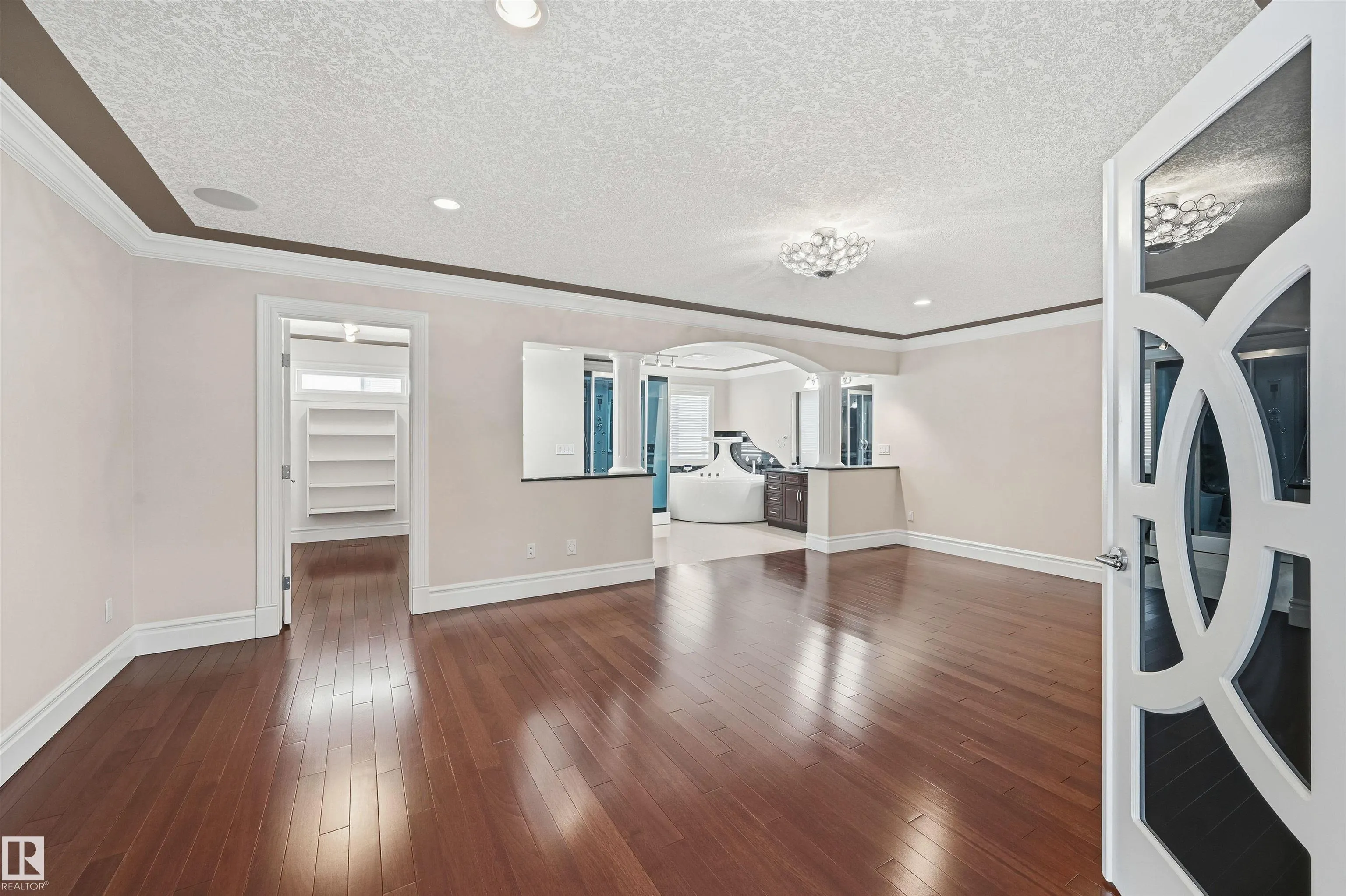 872 HOLLANDS Landing