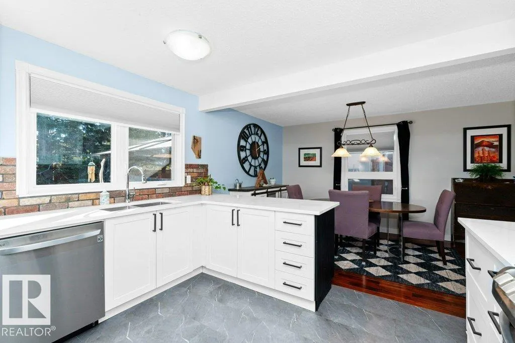 22 AFTON Crescent