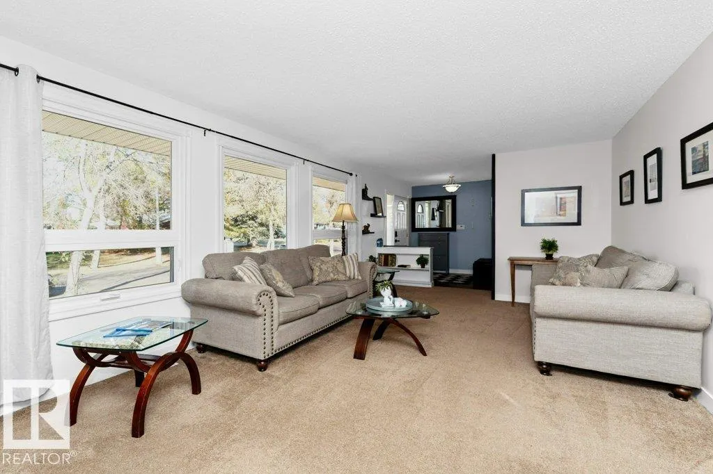 22 AFTON Crescent