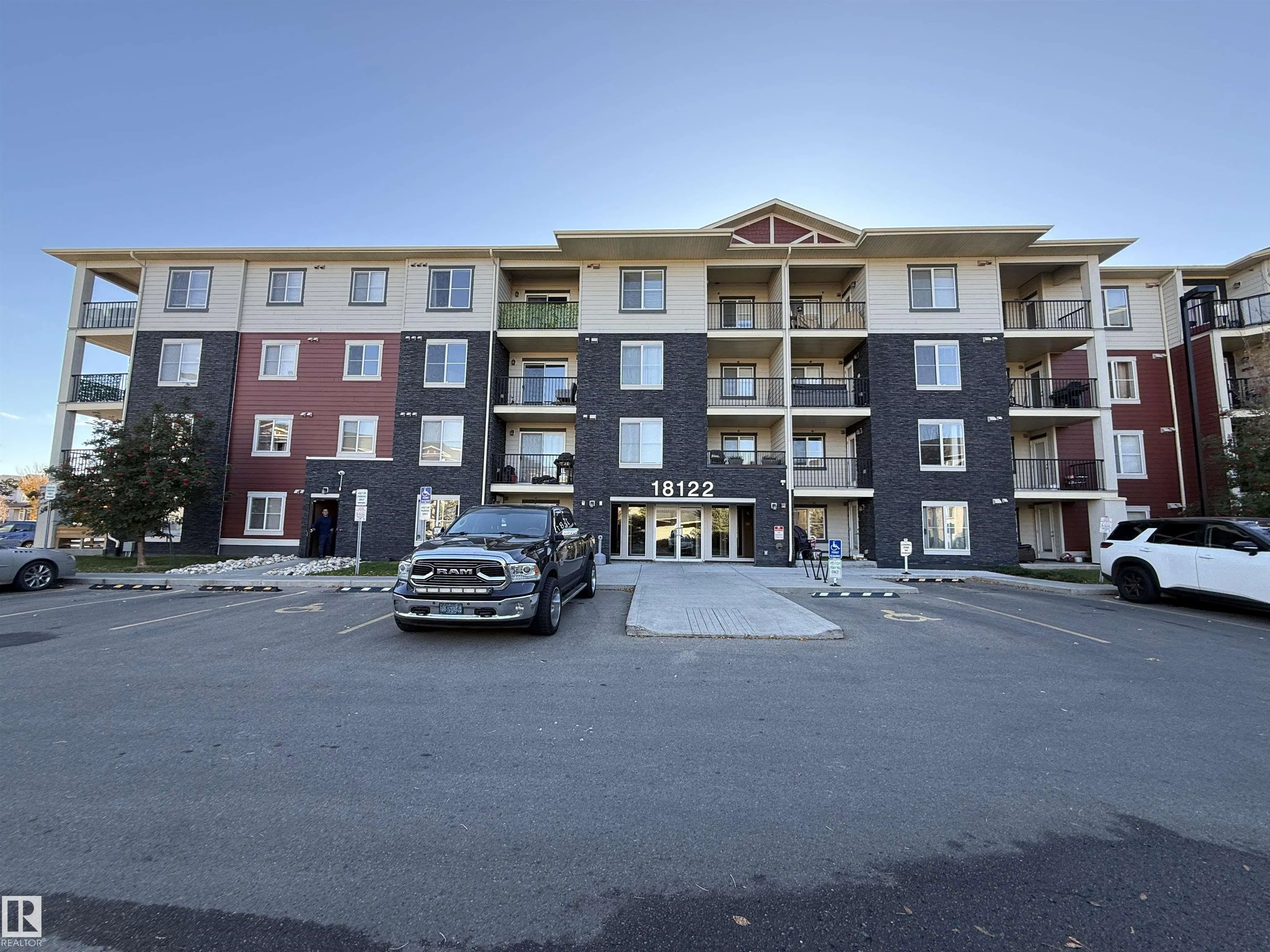 18122 77 St NW