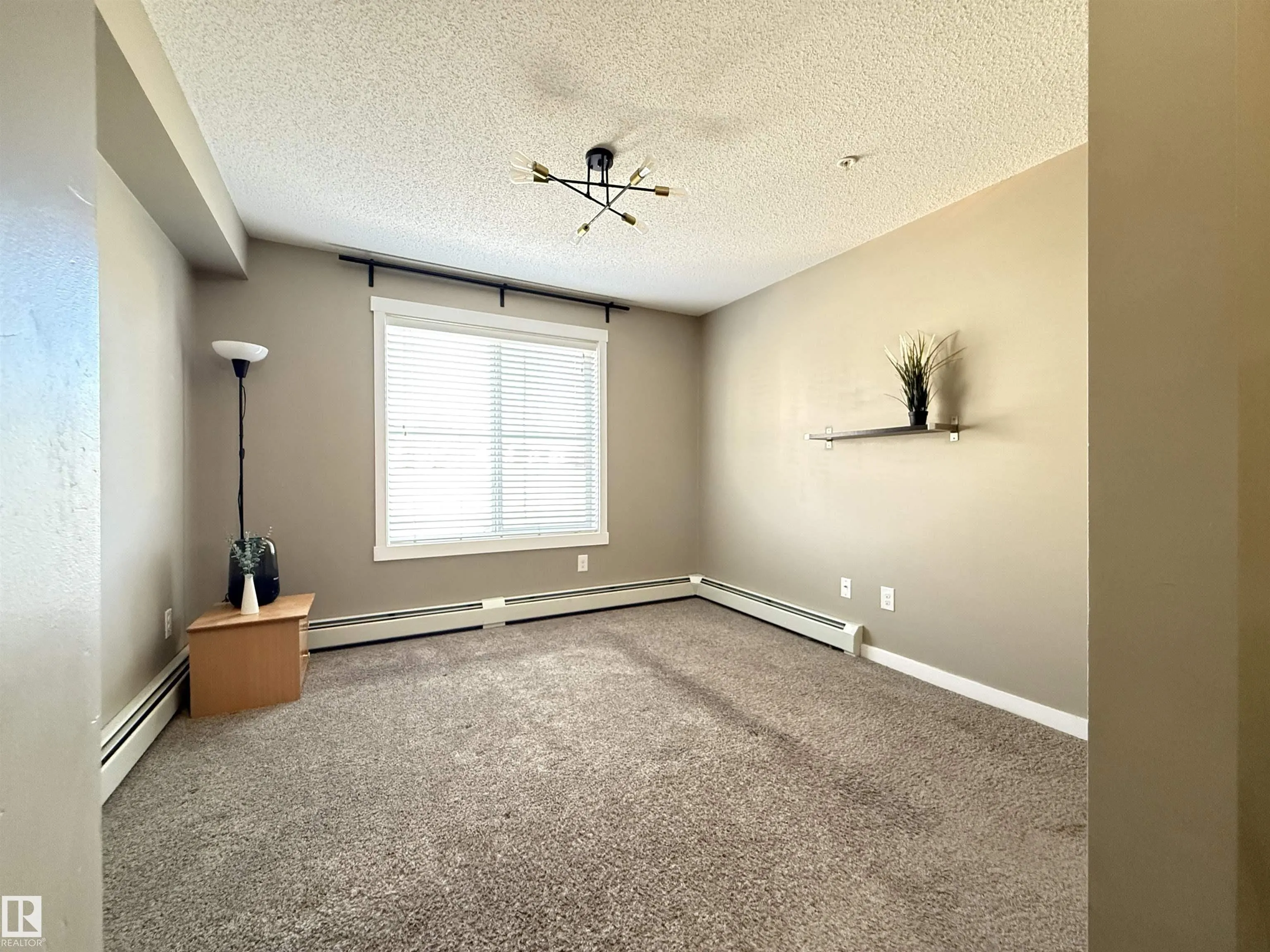 18122 77 St NW