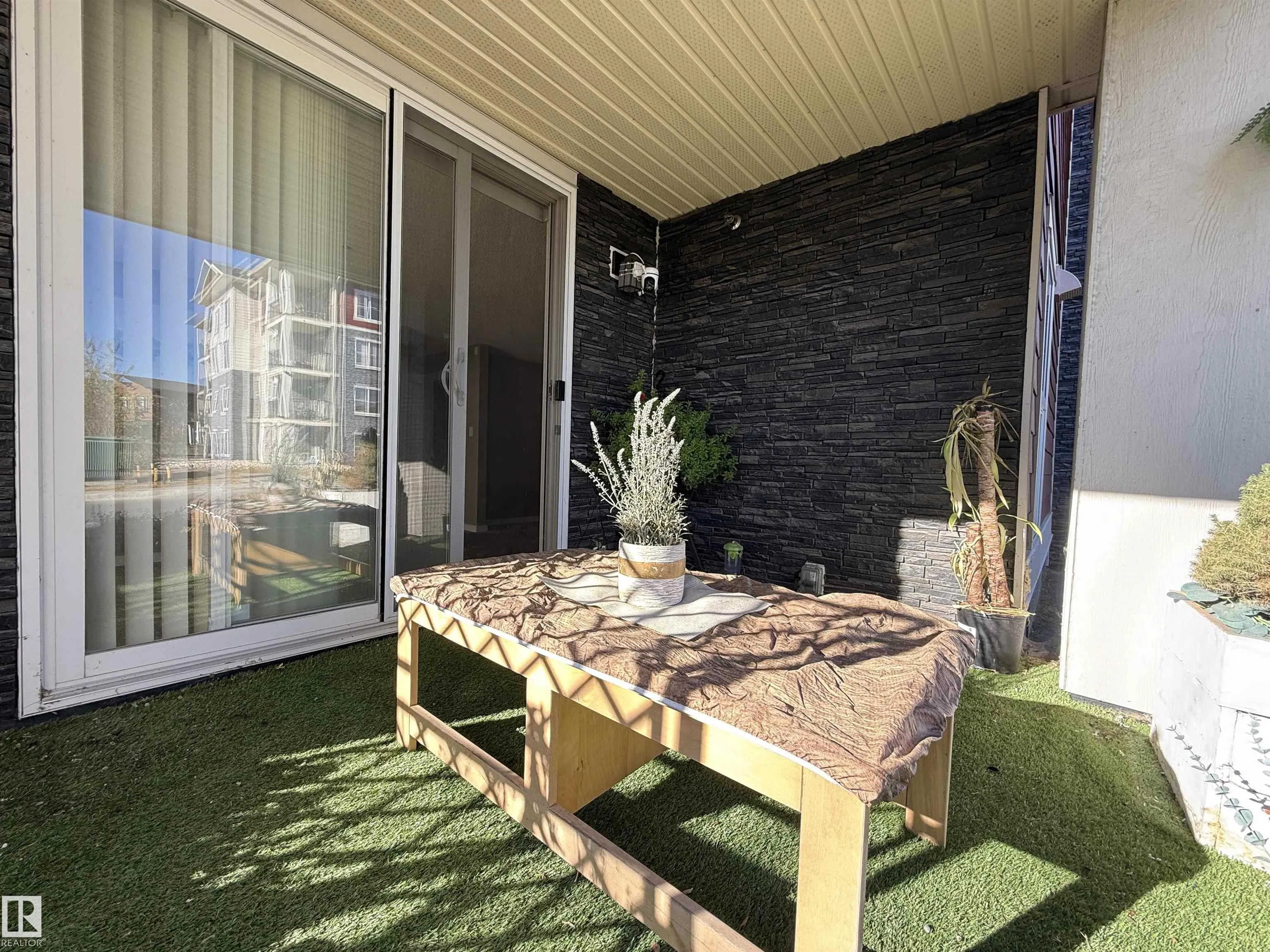 18122 77 St NW