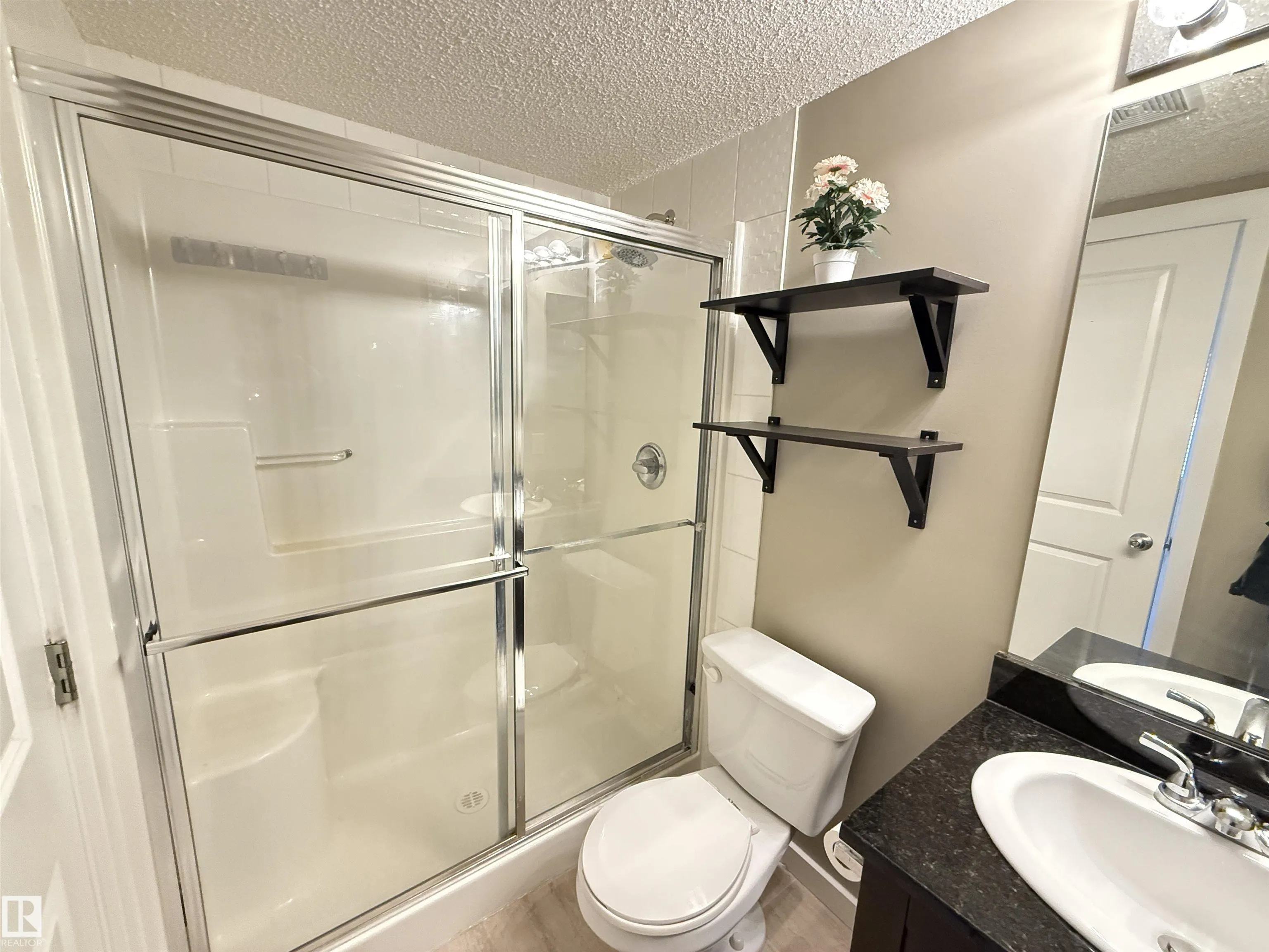 18122 77 St NW