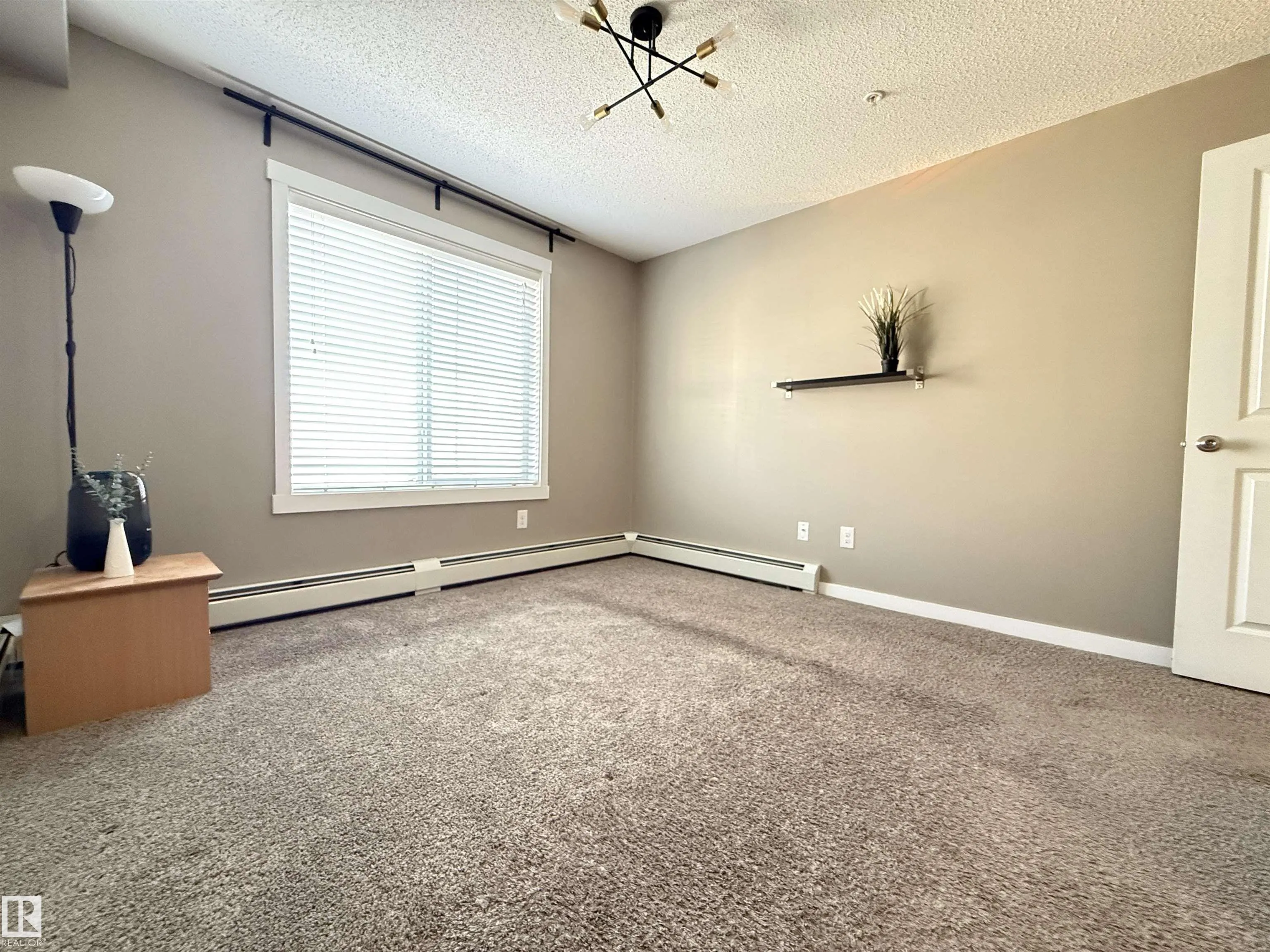 18122 77 St NW