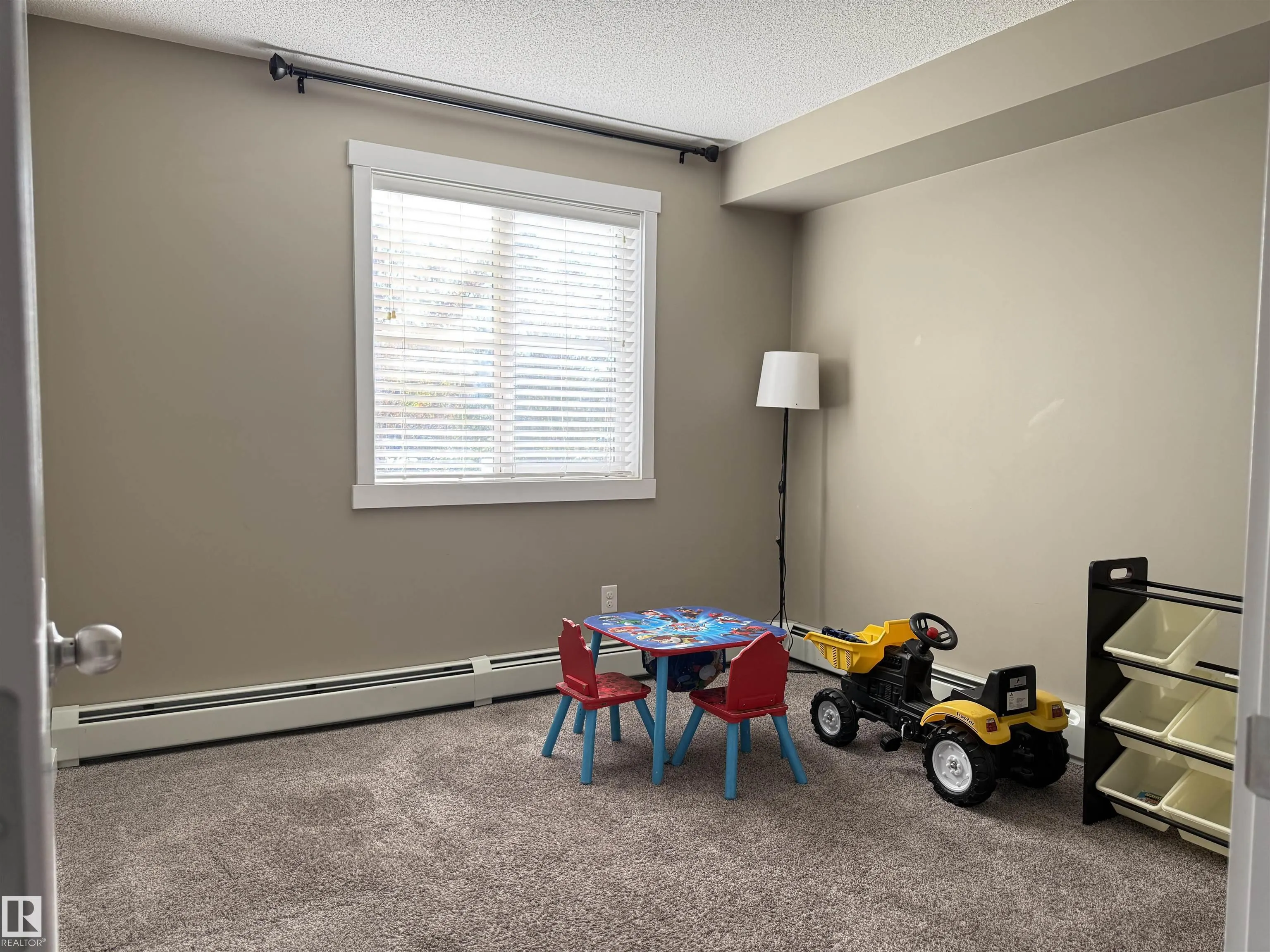 18122 77 St NW