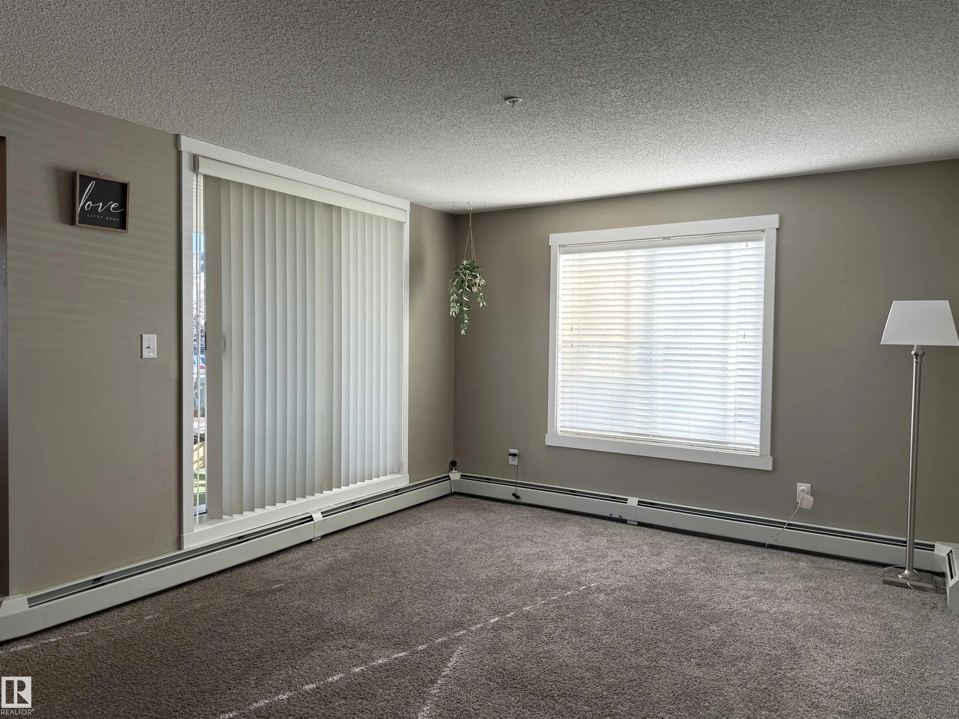 18122 77 St NW