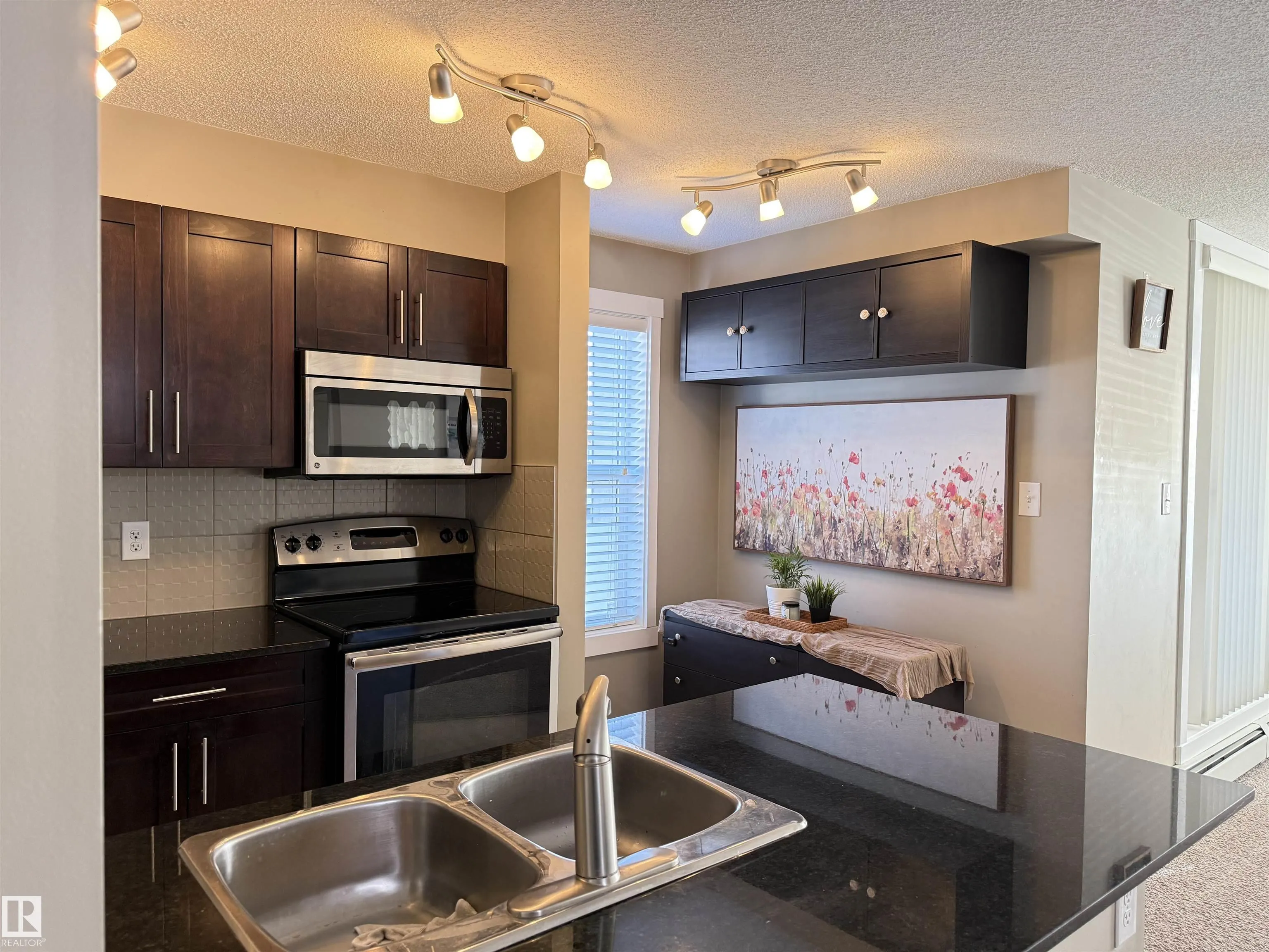 18122 77 St NW