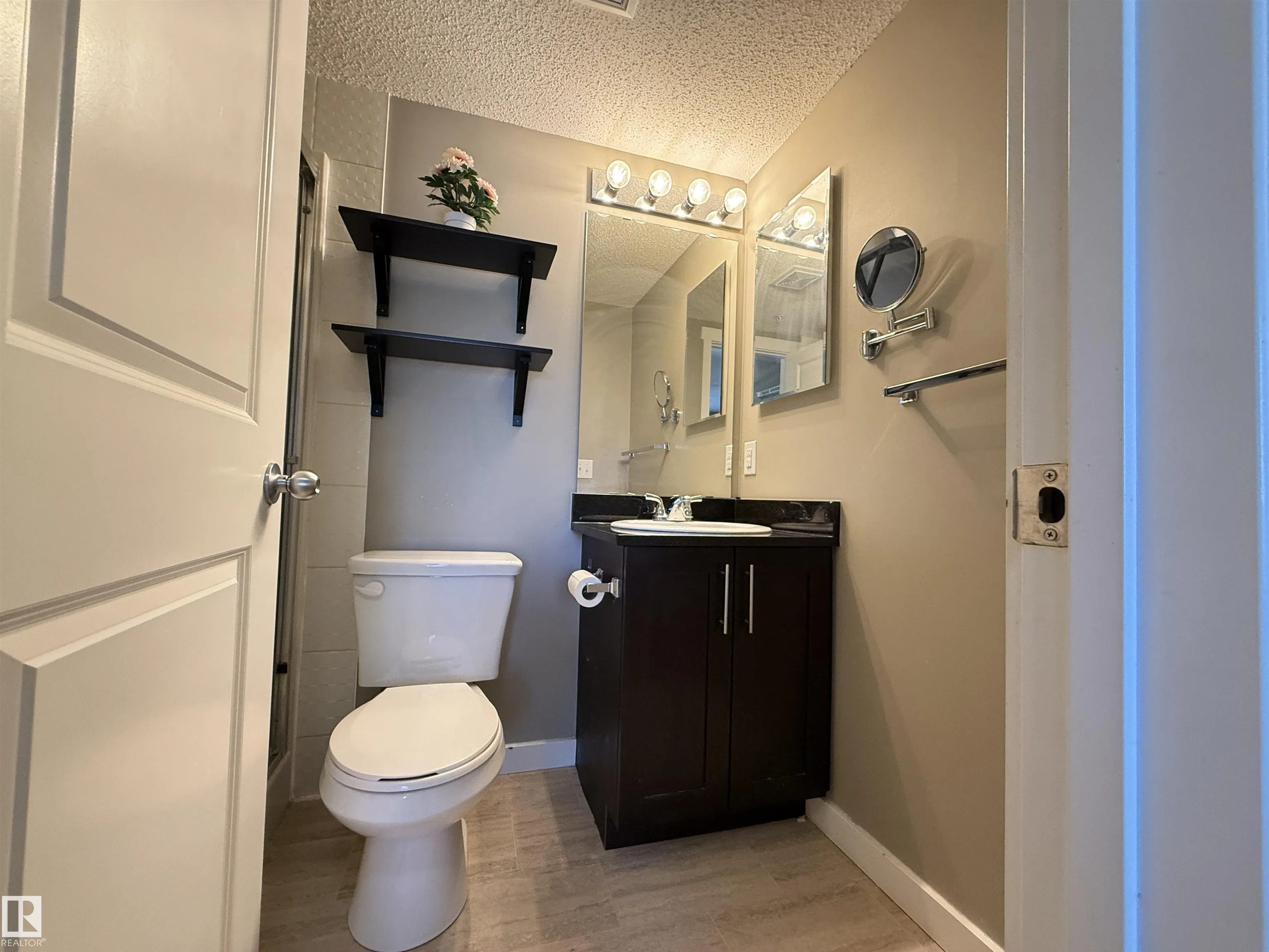 18122 77 St NW