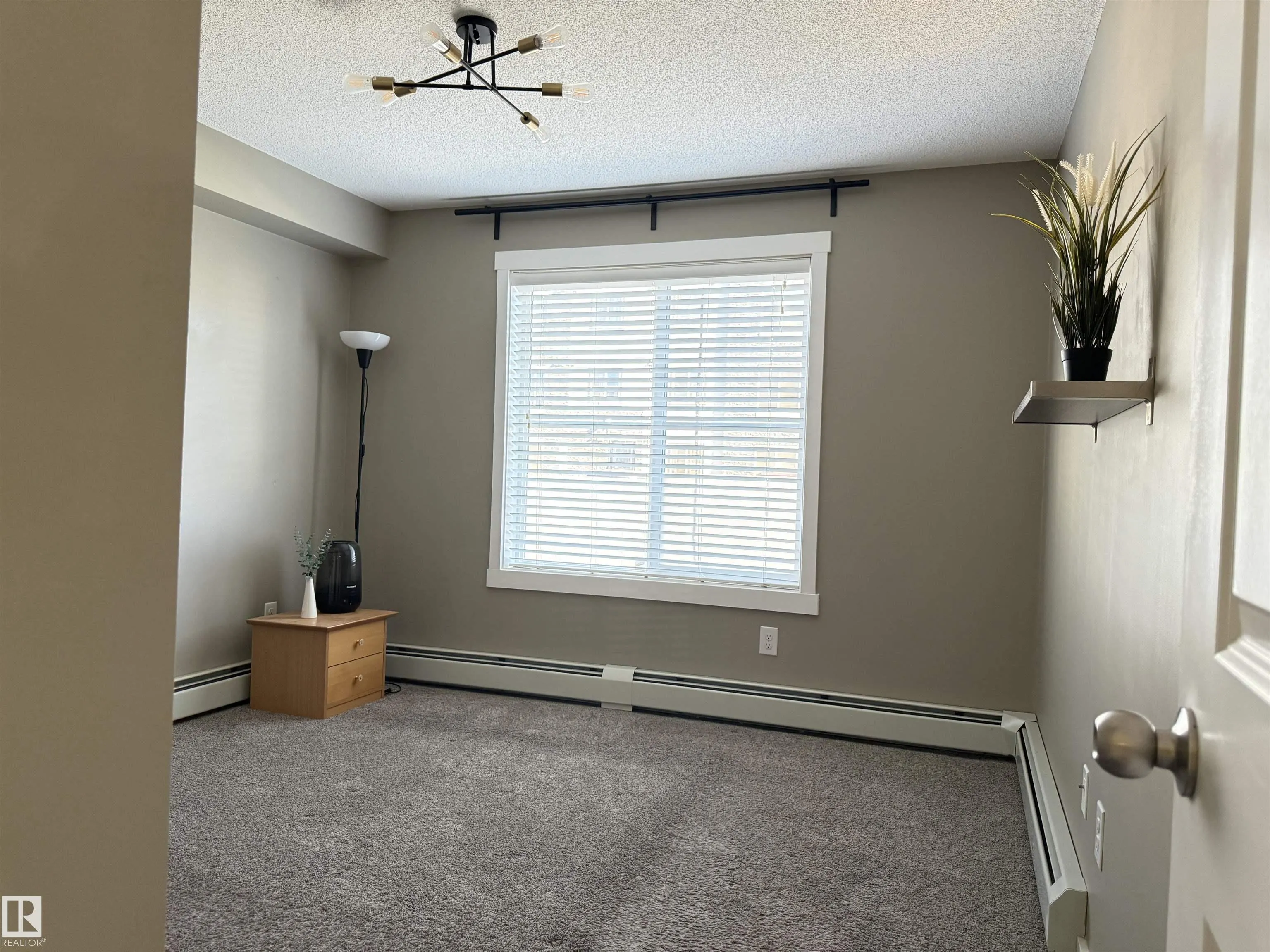 18122 77 St NW