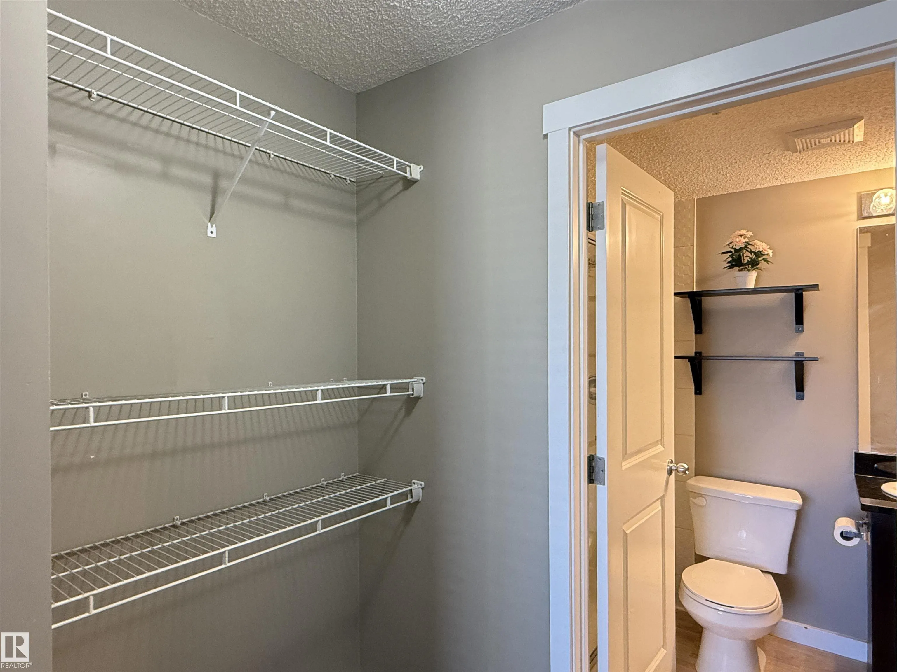 18122 77 St NW