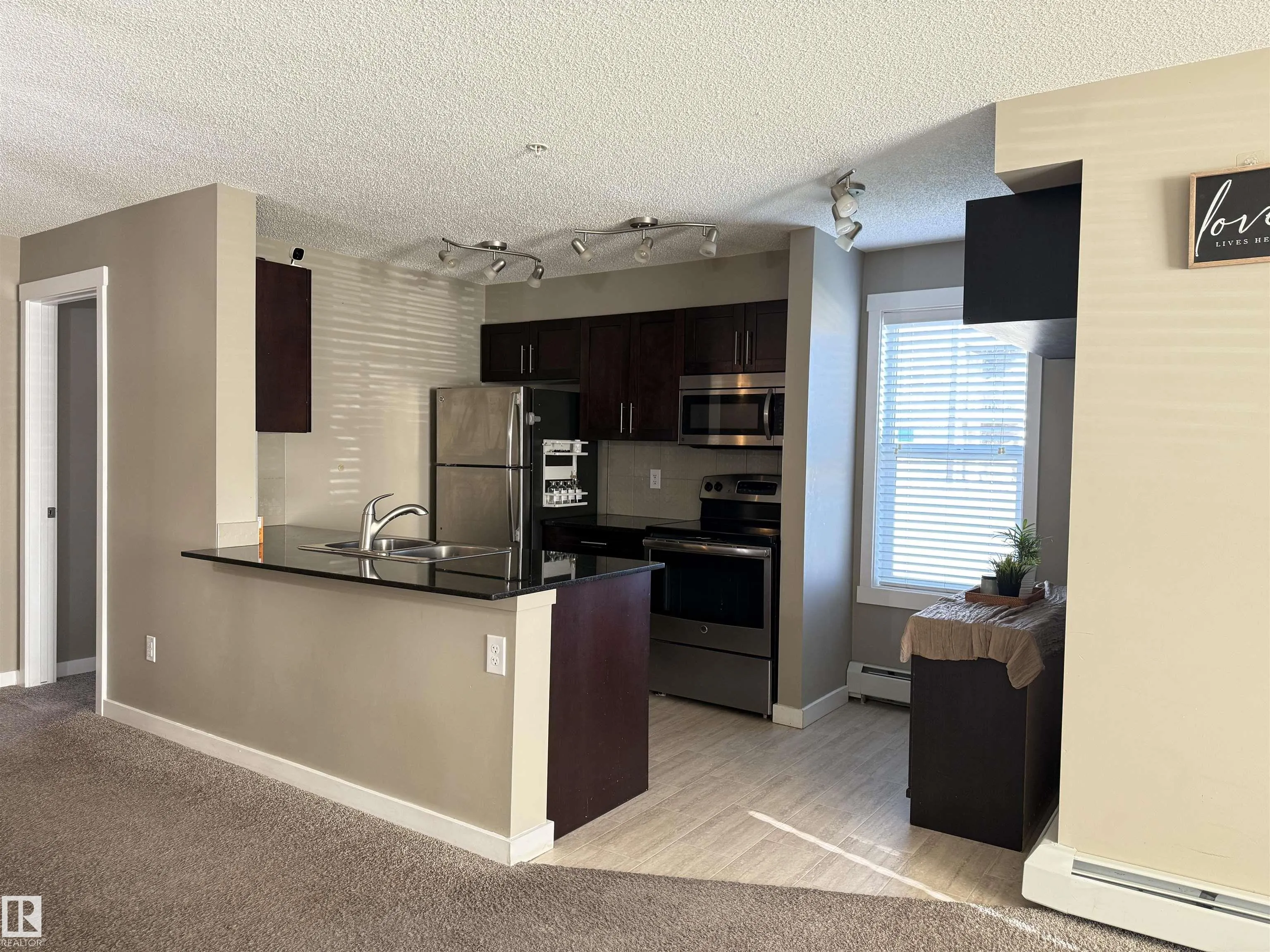 18122 77 St NW
