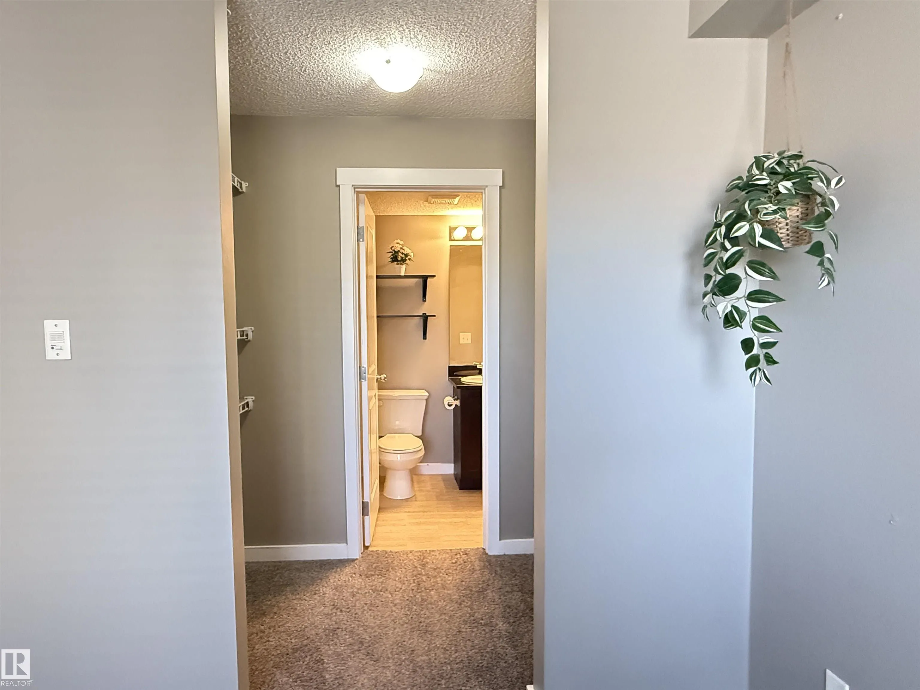 18122 77 St NW