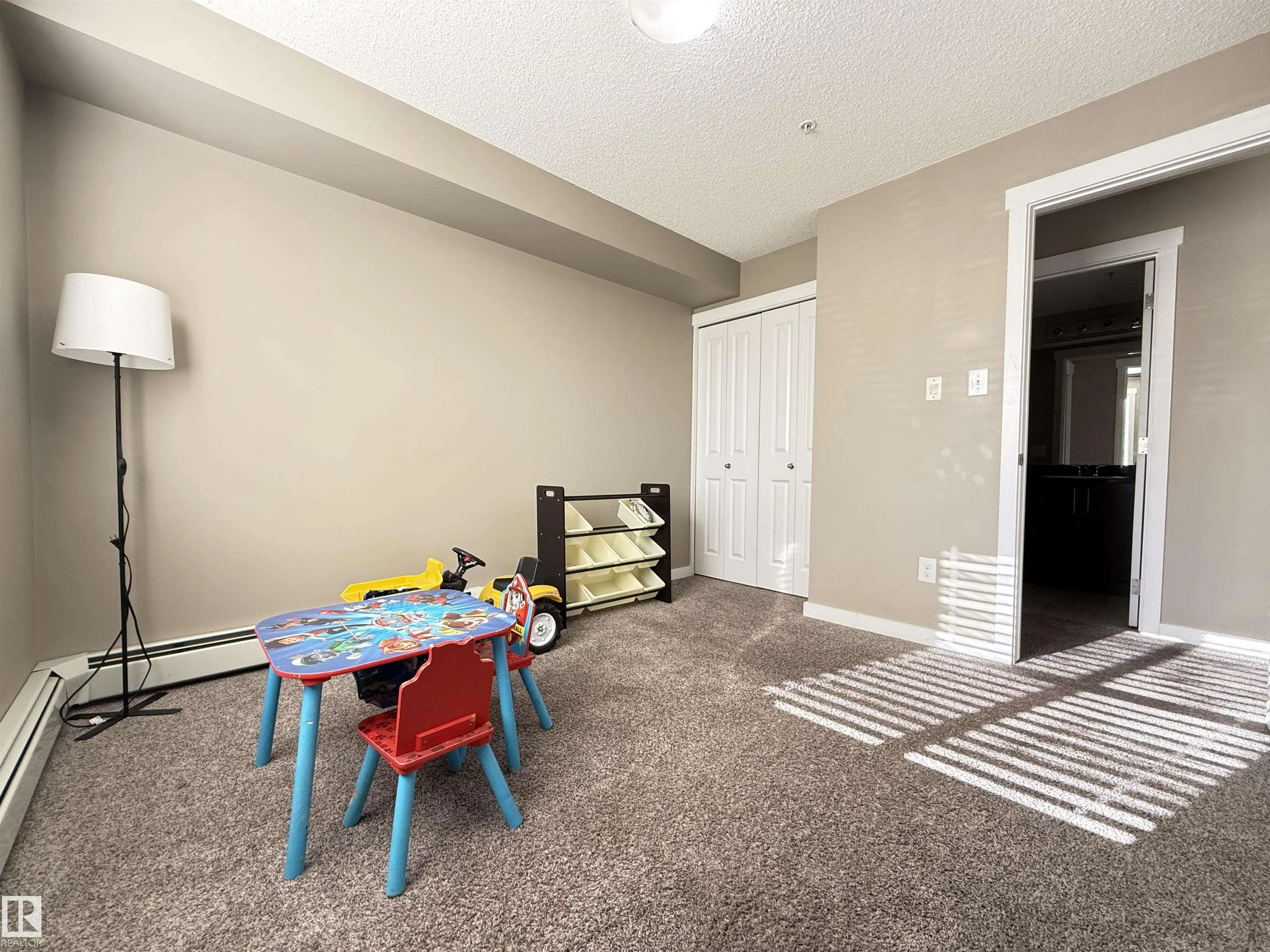 18122 77 St NW